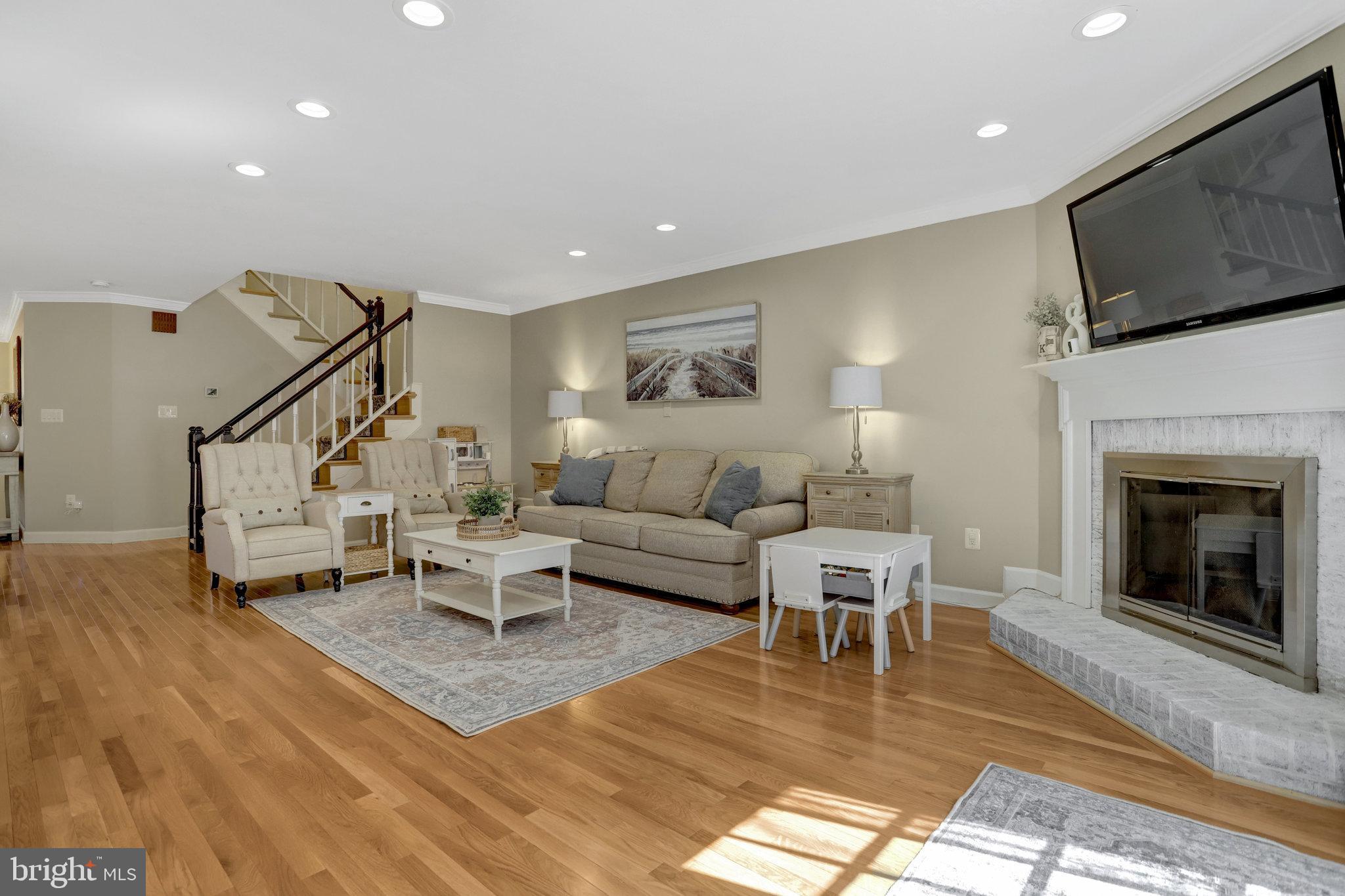 LANDMARK MEWS - Residential