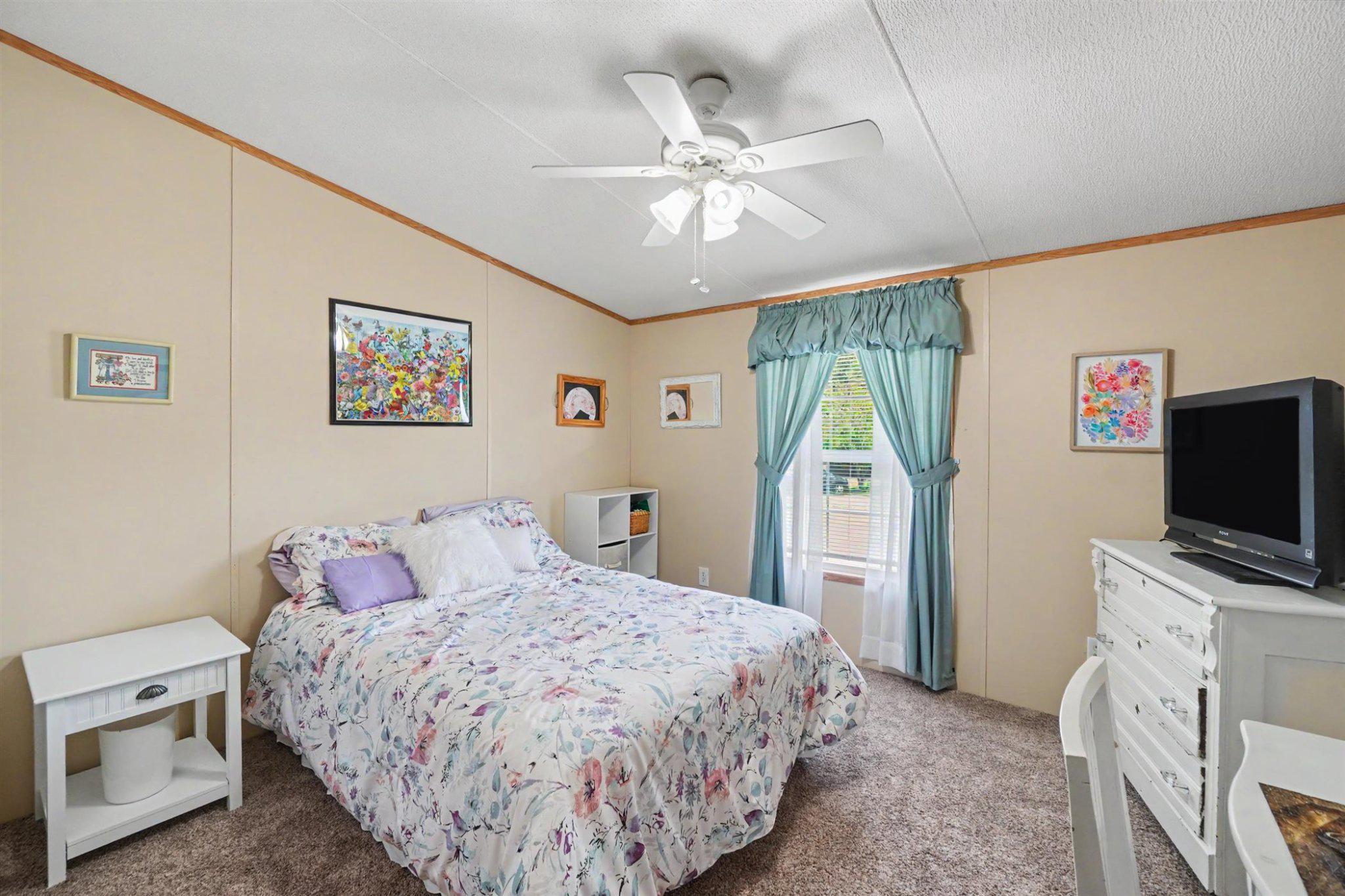 TALL OAKS MHP - Residential