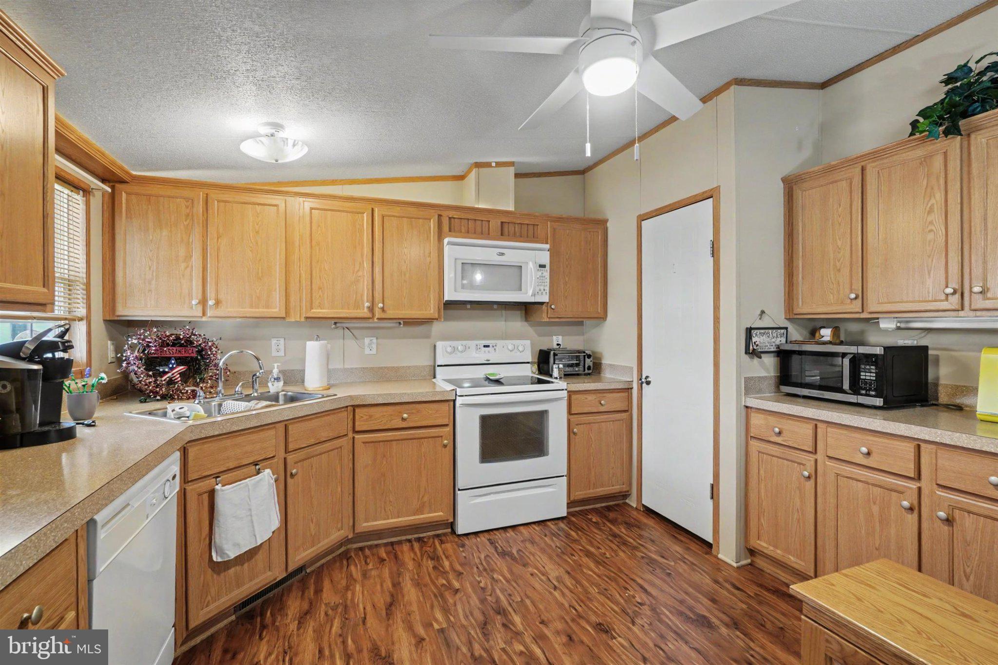 TALL OAKS MHP - Residential