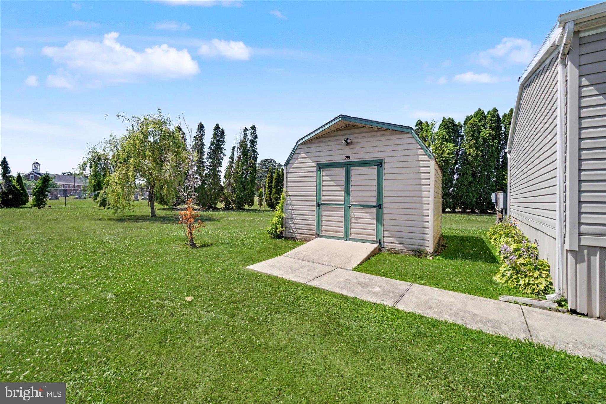 TALL OAKS MHP - Residential