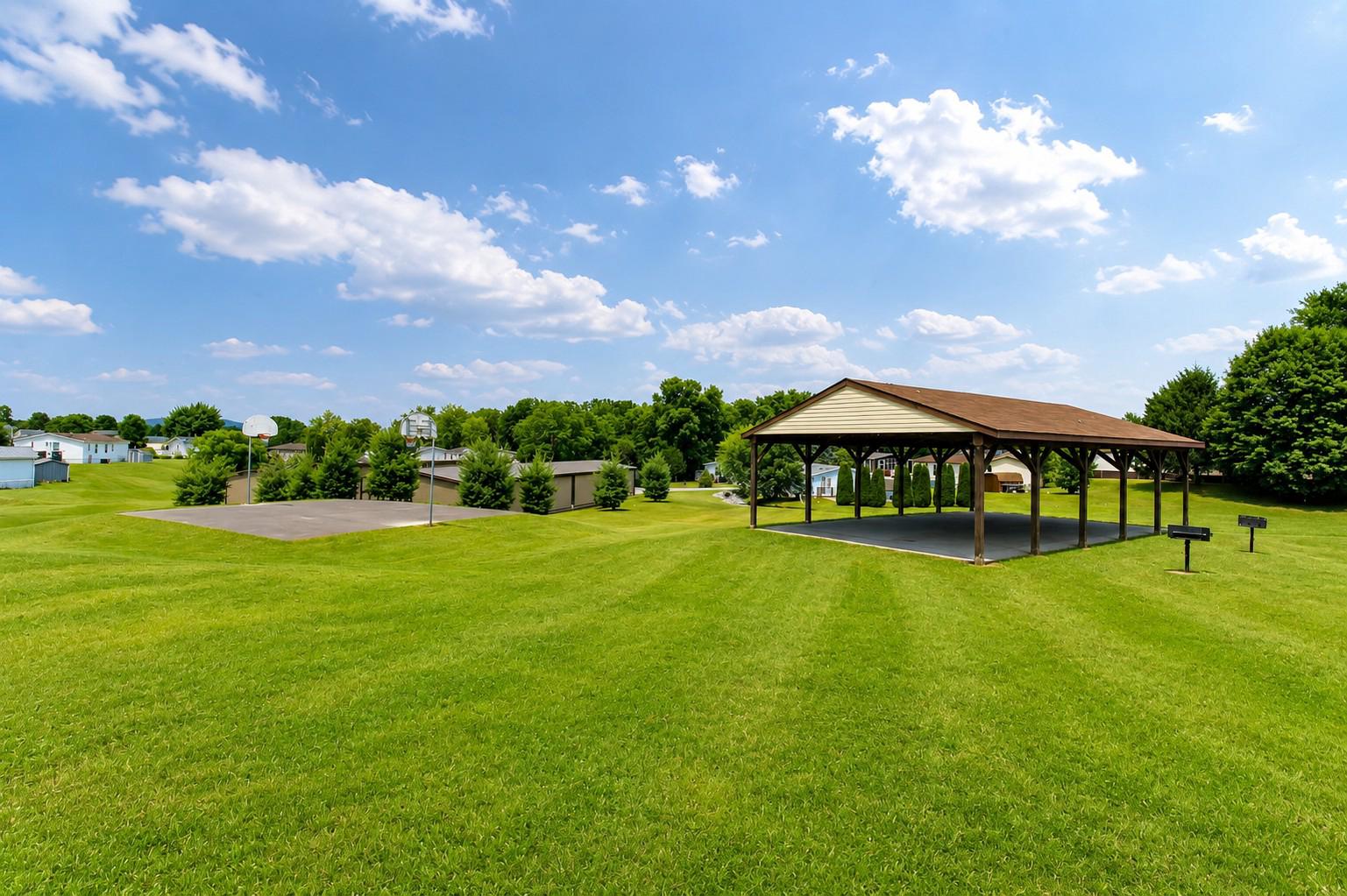 TALL OAKS MHP - Residential