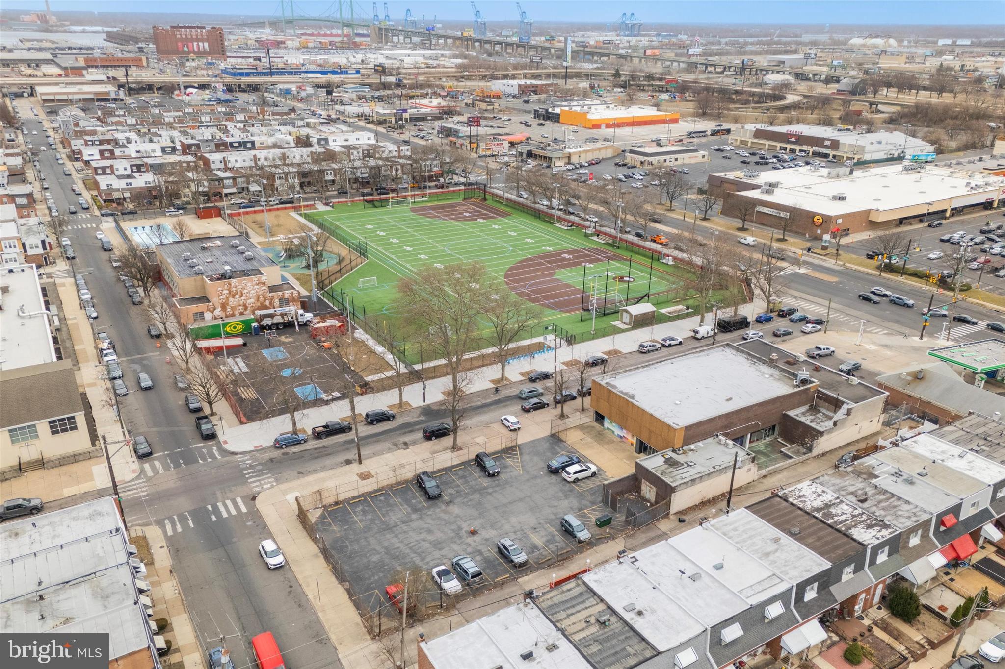 WHITMAN - Commercial Sale