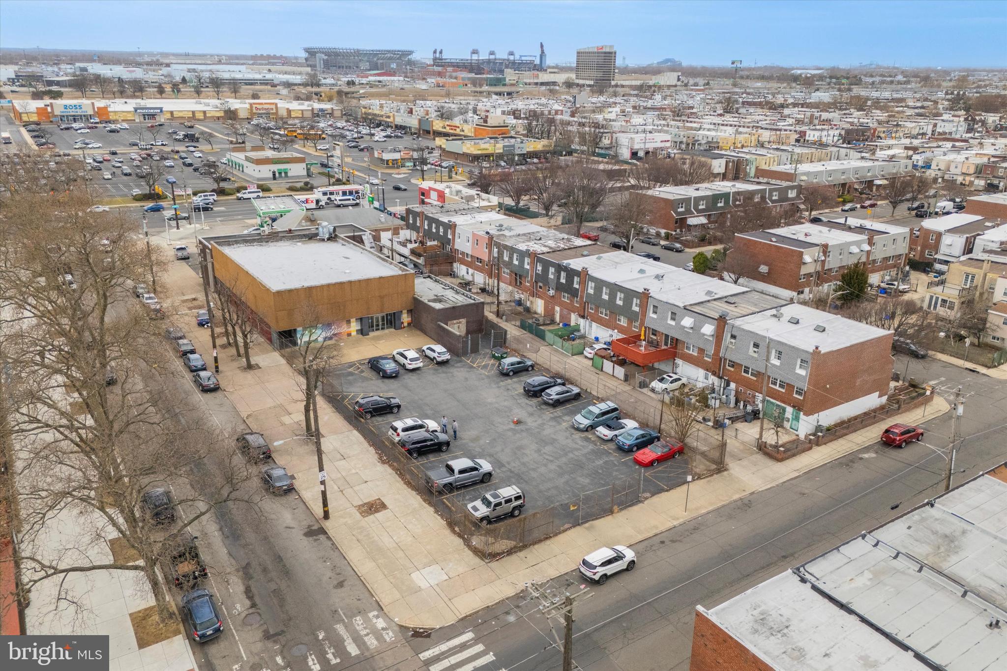 WHITMAN - Commercial Sale
