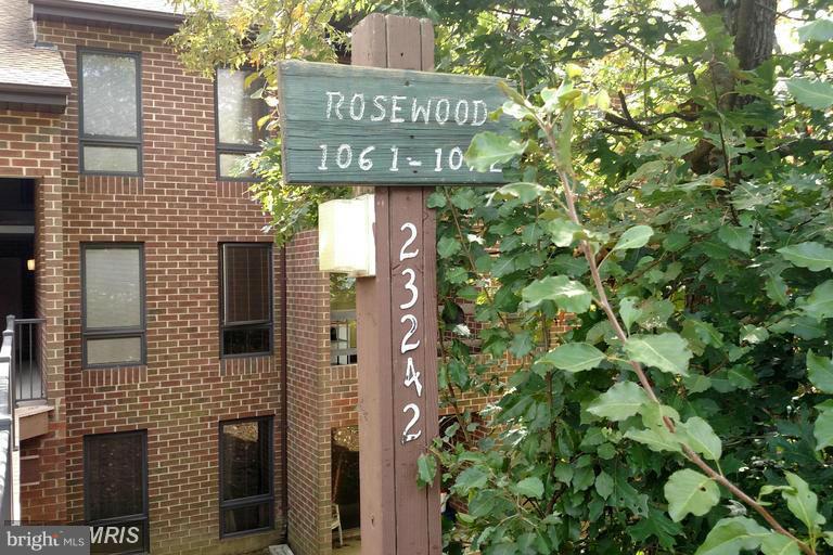 Very Clean Wildewood condo close to Pax River Naval Air Station. 2 bedroom 1.5 Bath. Open Kitchen, Bridge level ,no stairs  Ready for you to move in NOW!