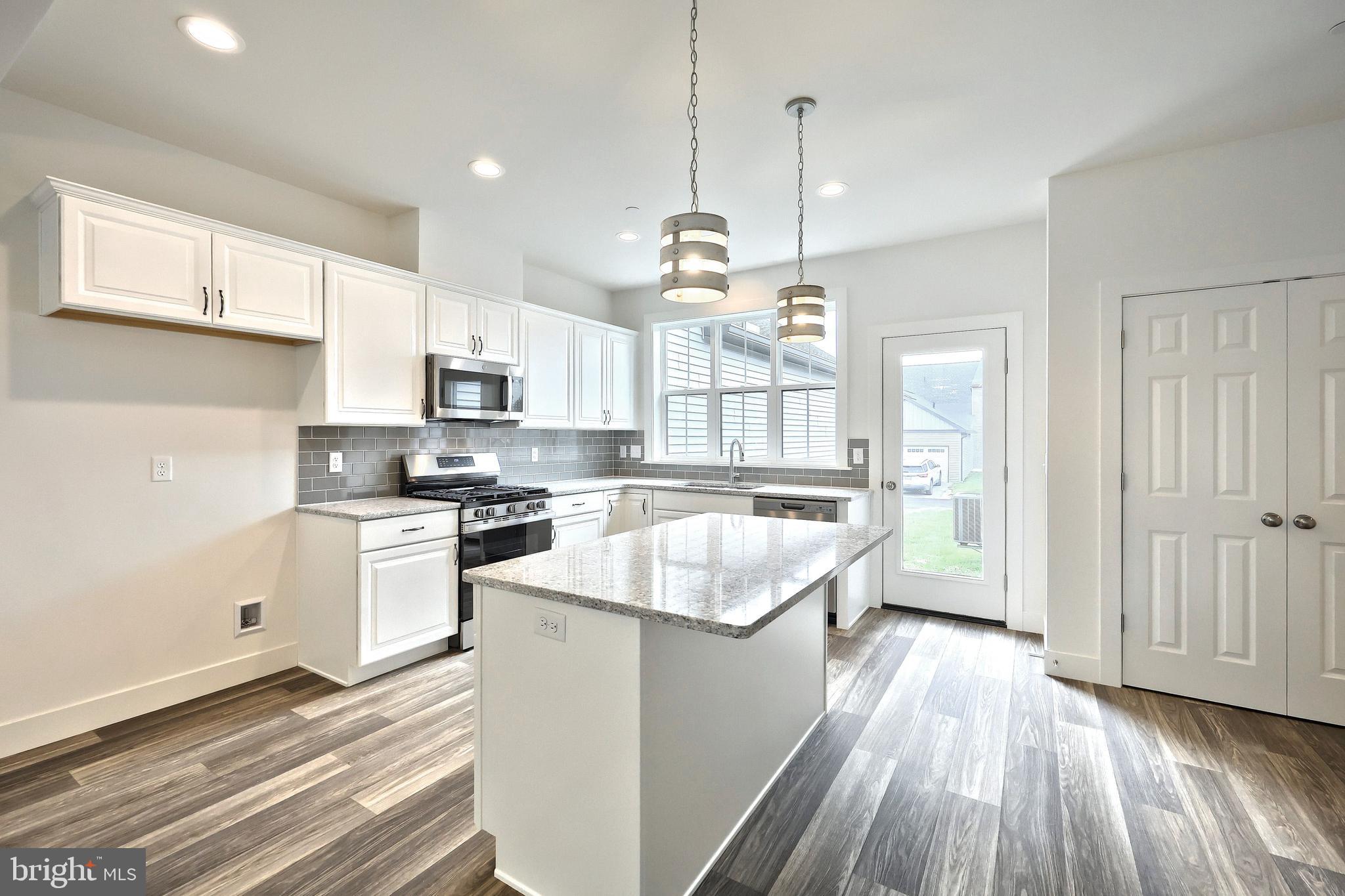 MADISON COURT - Residential