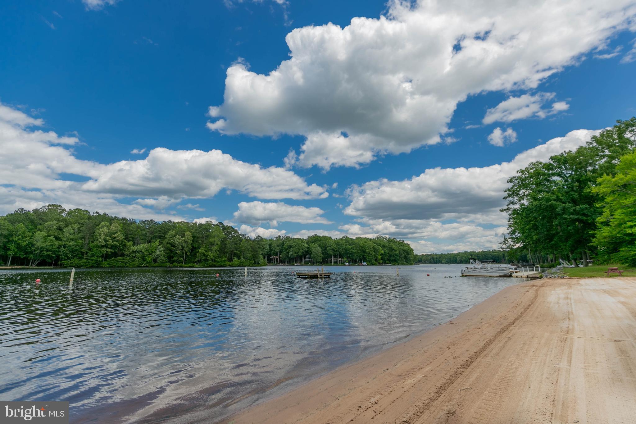 LAKE CAROLINE - Residential
