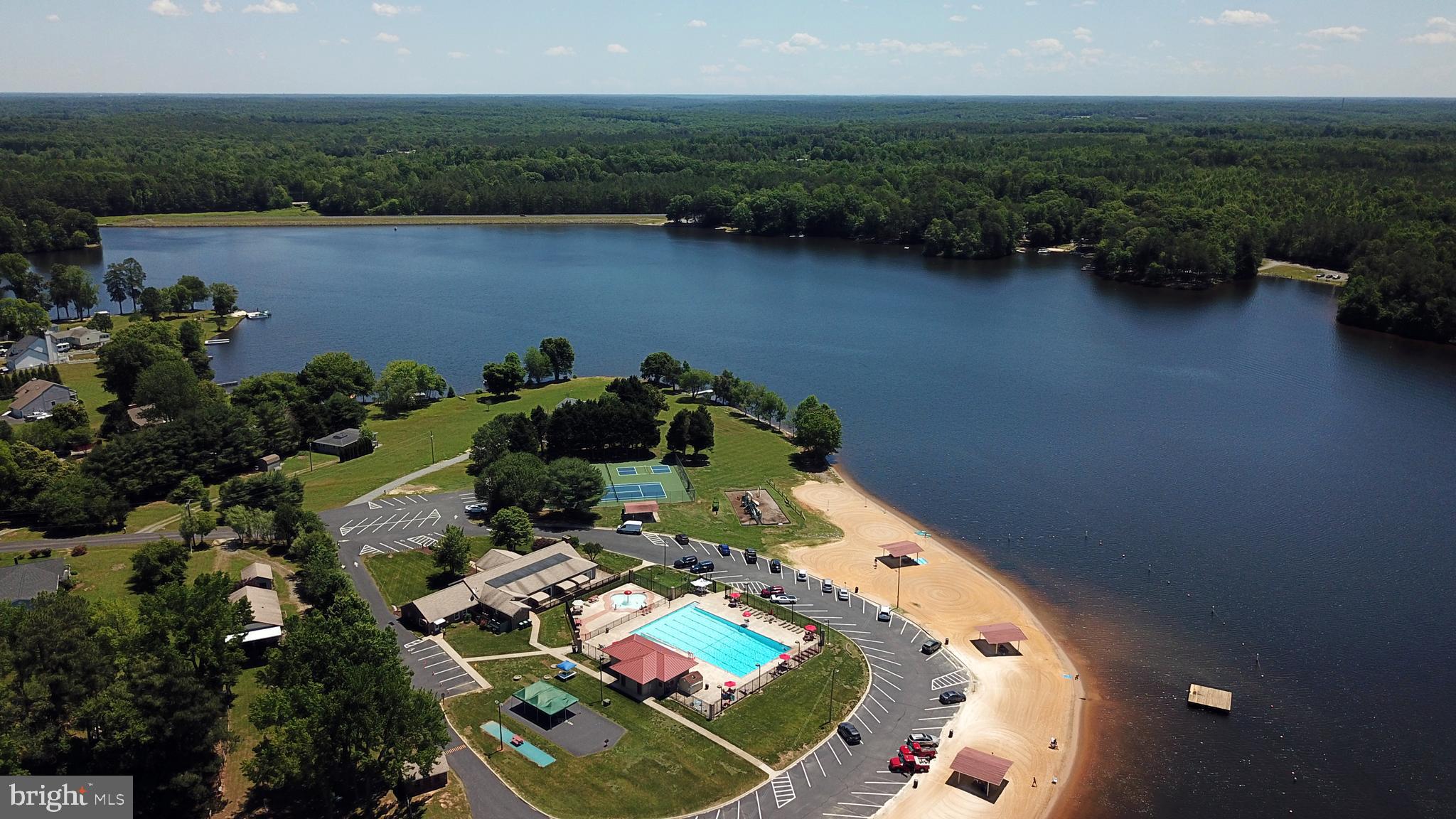 LAKE CAROLINE - Residential