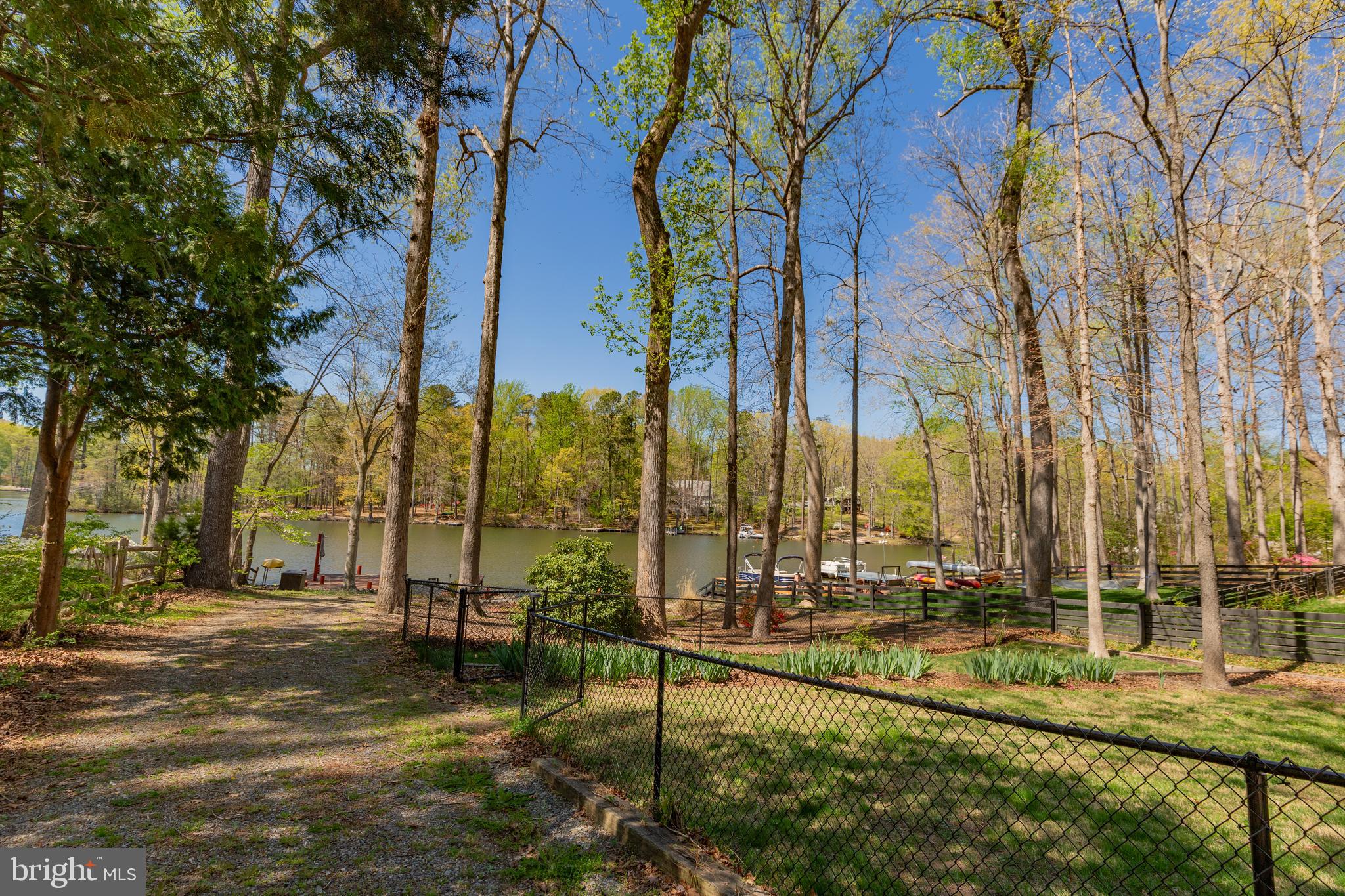 LAKE CAROLINE - Residential