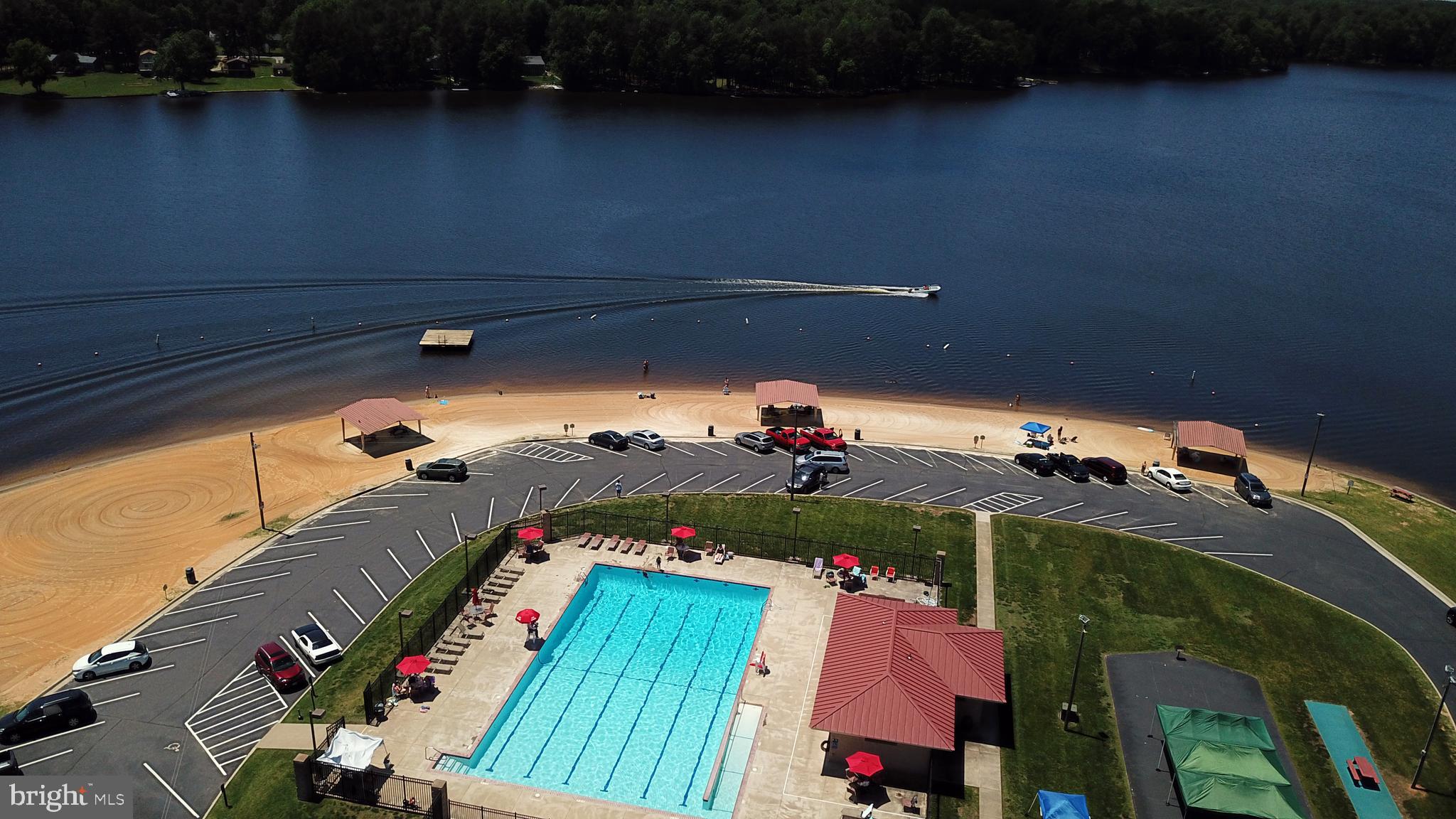 LAKE CAROLINE - Residential
