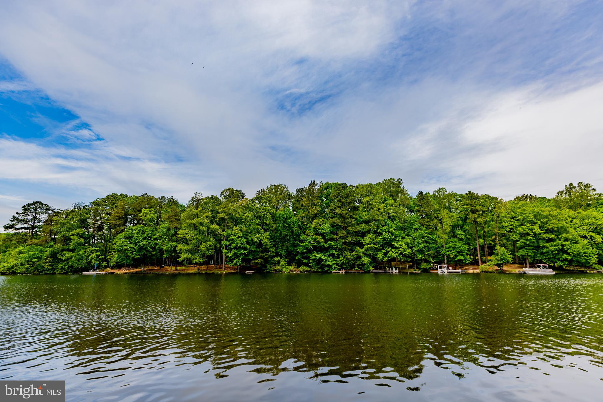 LAKE CAROLINE - Residential
