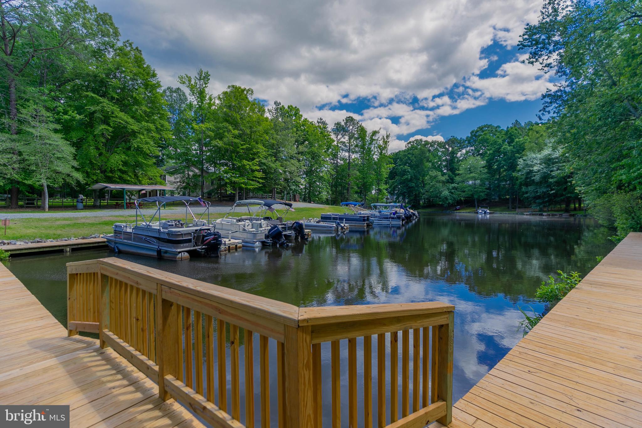LAKE CAROLINE - Residential