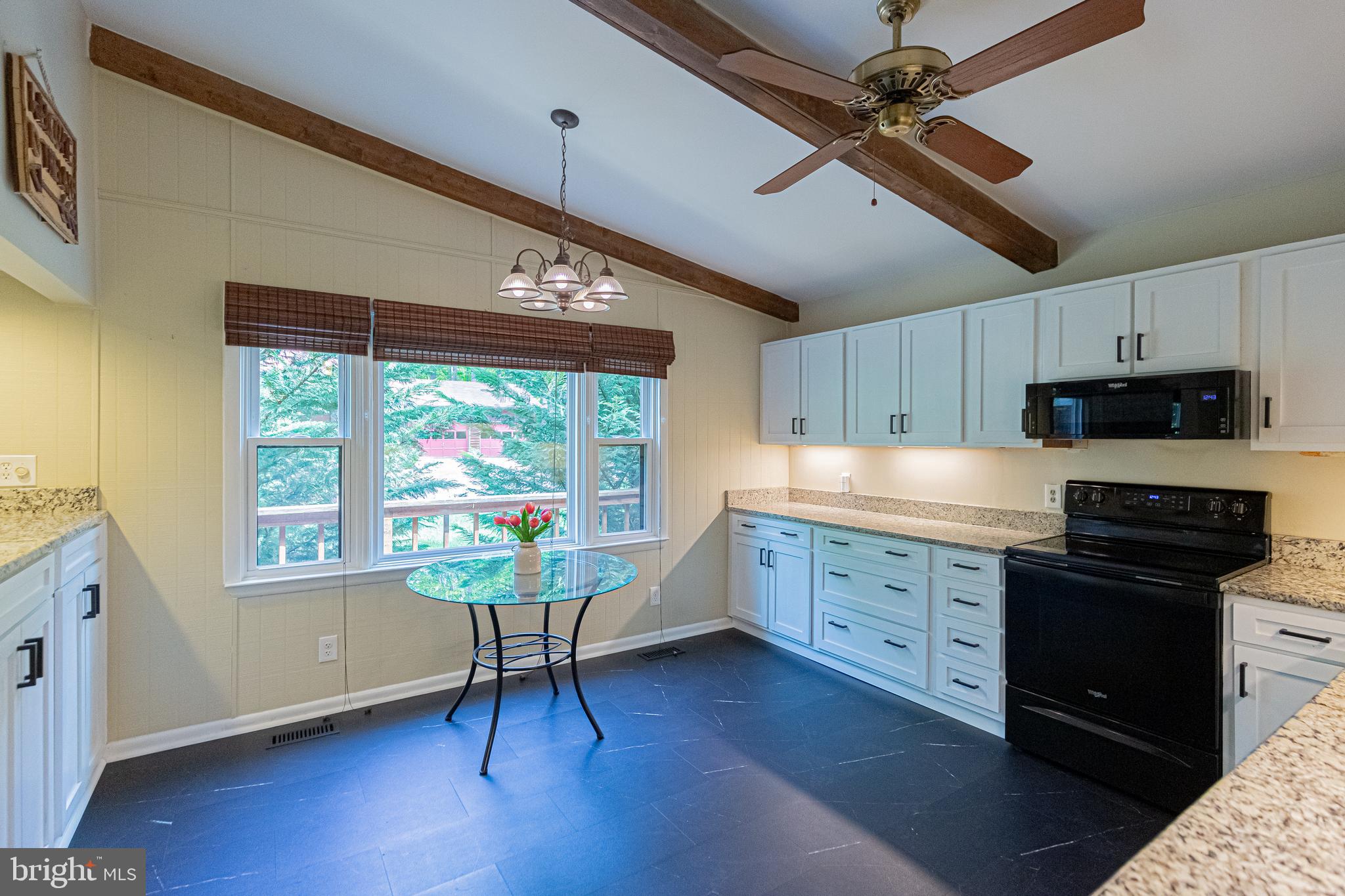 LAKE CAROLINE - Residential