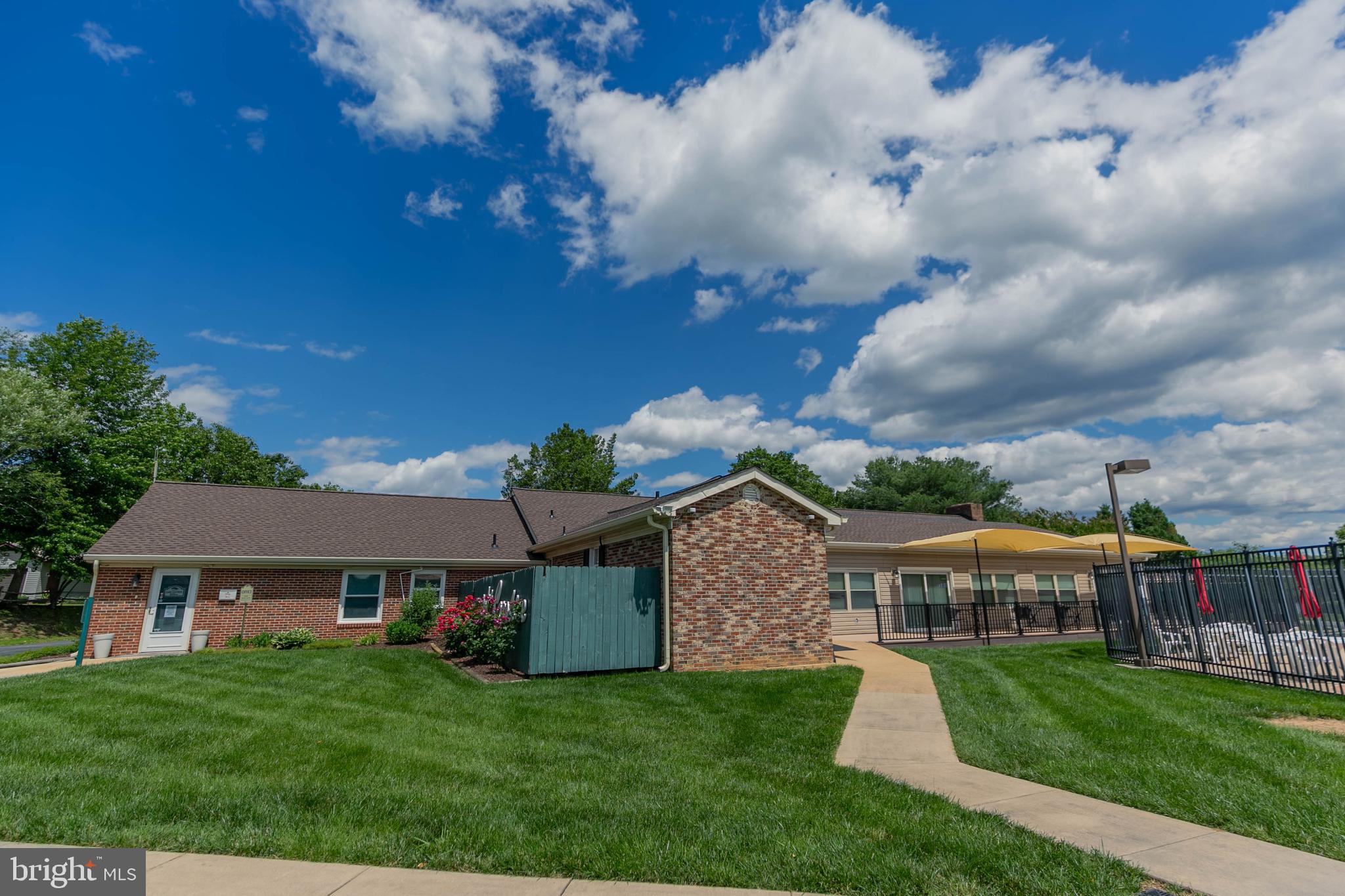 LAKE CAROLINE - Residential