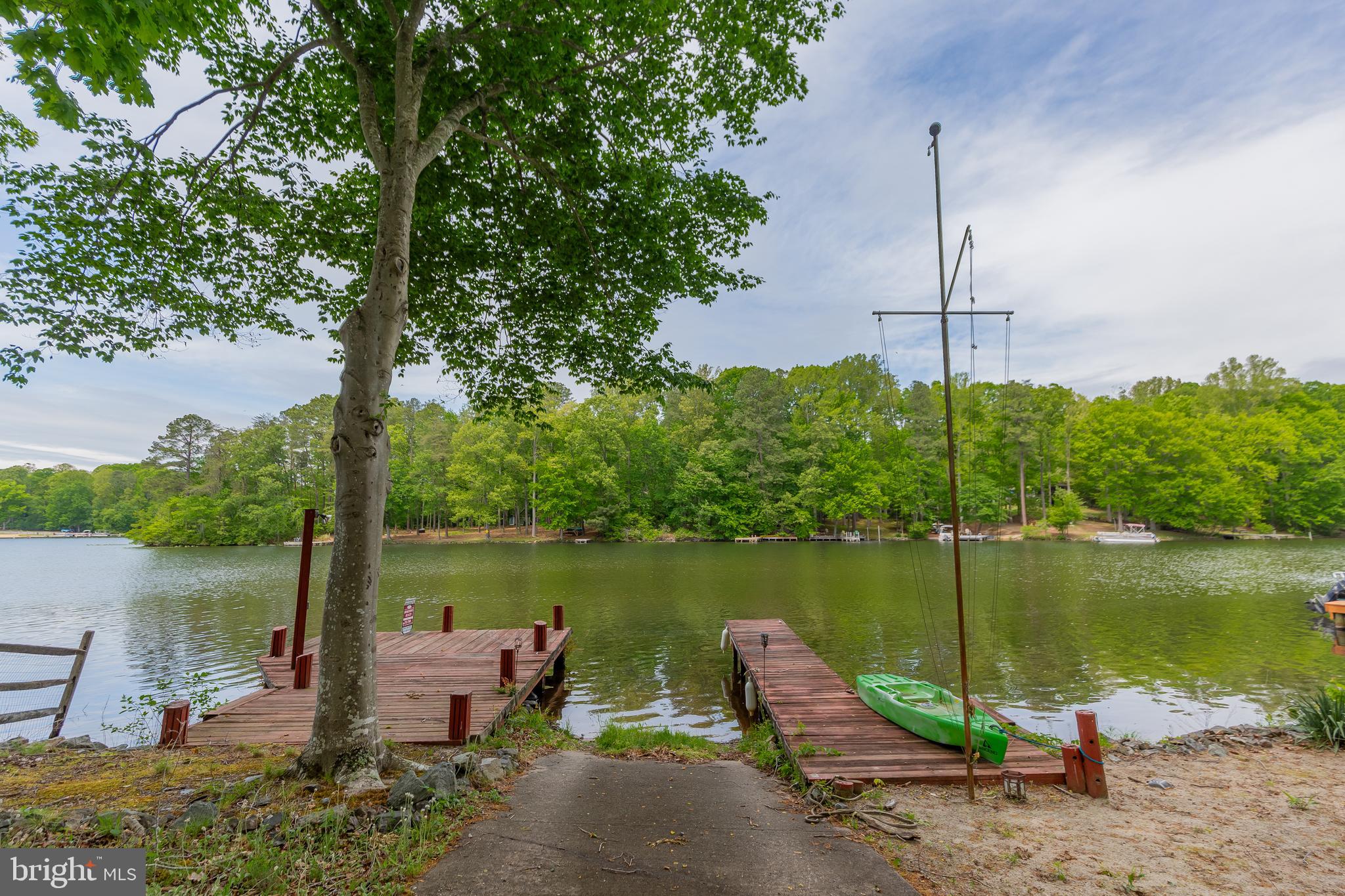 LAKE CAROLINE - Residential