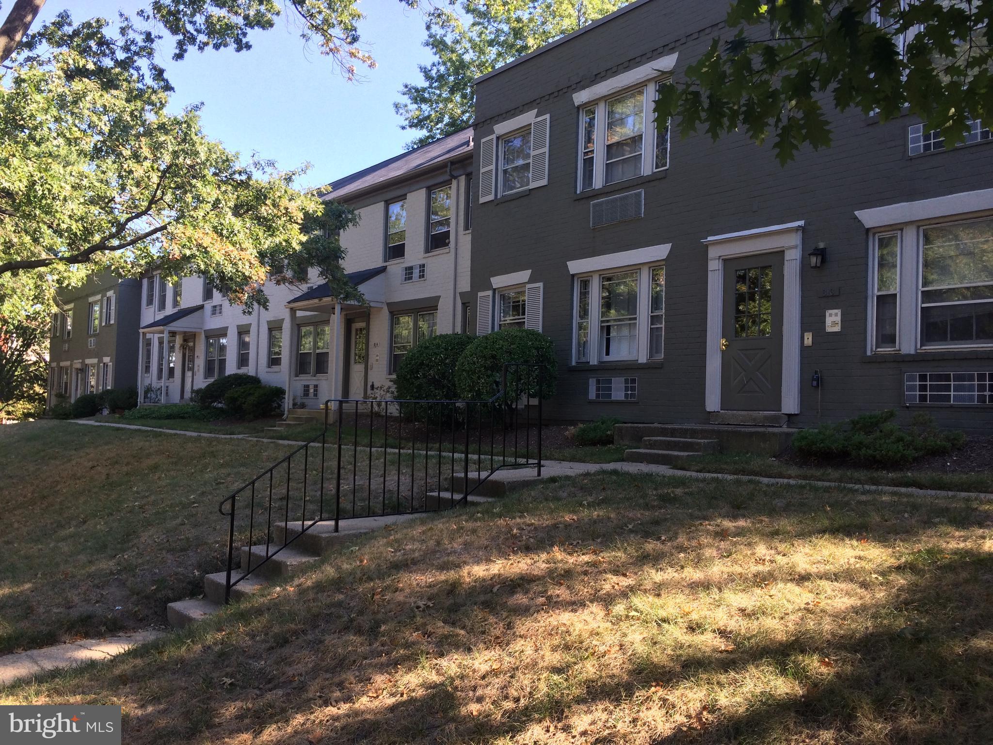 Lovely 2nd floor unit, 1 bed/1bath in quiet South Old Town. Hardwood floors throughout.     Rent includes, water, sewer, trash.  Tenant pays electric, cable/internet.  Great location - Close to restaurants, shops, bus stop, metro, bike path. Coin laundry in basement of building 806. No Pets permitted. Limited off-street resident parking in rear of building. Security Deposit and 1st full months rent due by cashier's check or money order at Lease signing.  Make checks payable to Rector Best Property Management.