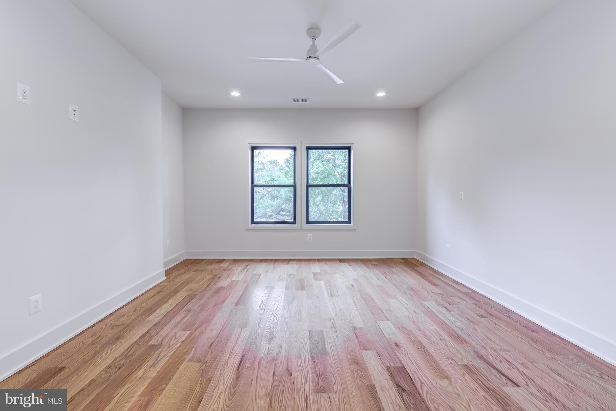 VIENNA WOODS - Residential
