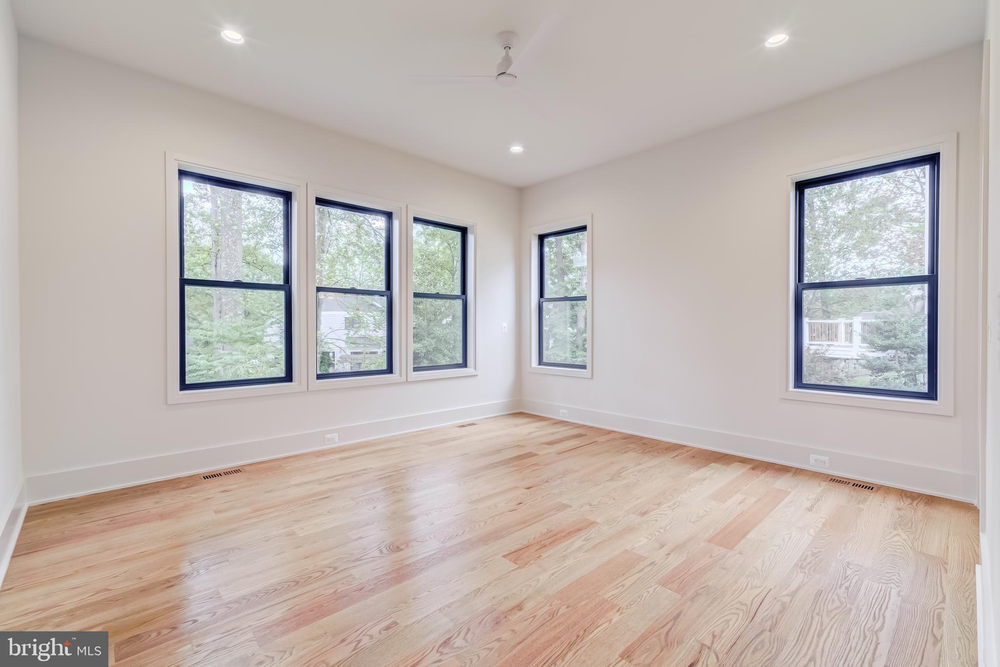 VIENNA WOODS - Residential