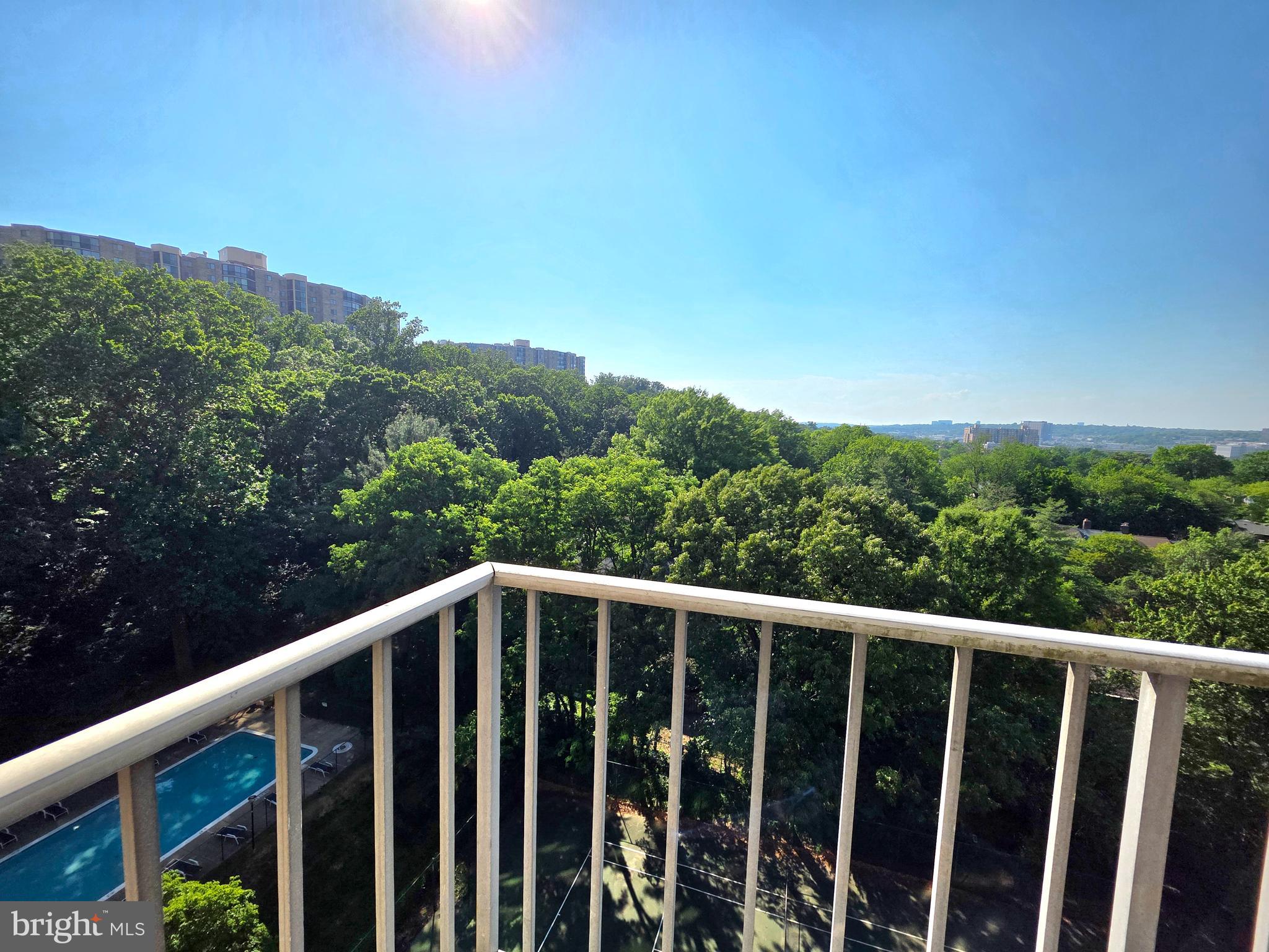 HUNTING CREEK CLUB CONDOMINIUMS - Residential
