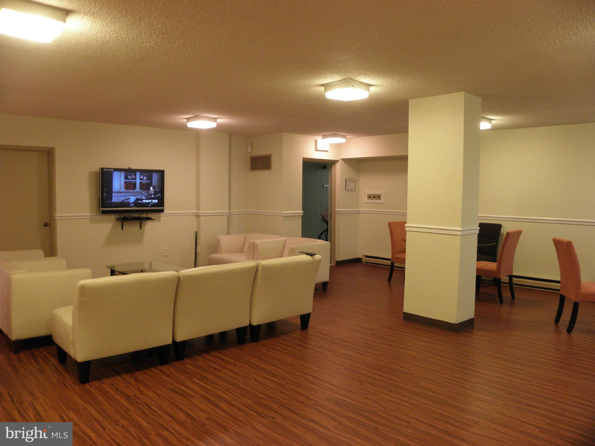 HUNTING CREEK CLUB CONDOMINIUMS - Residential