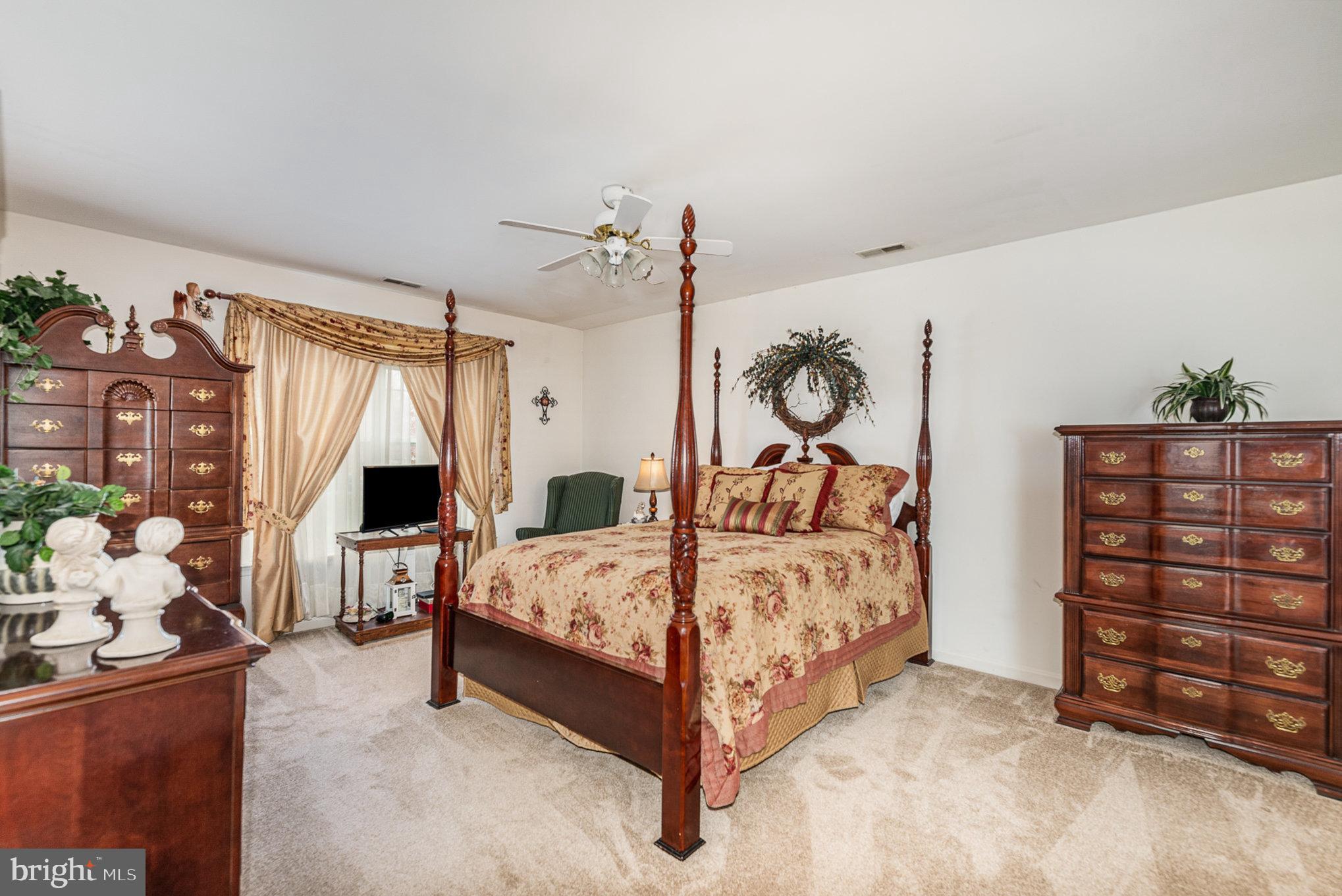 HENDERSON MANOR - Residential