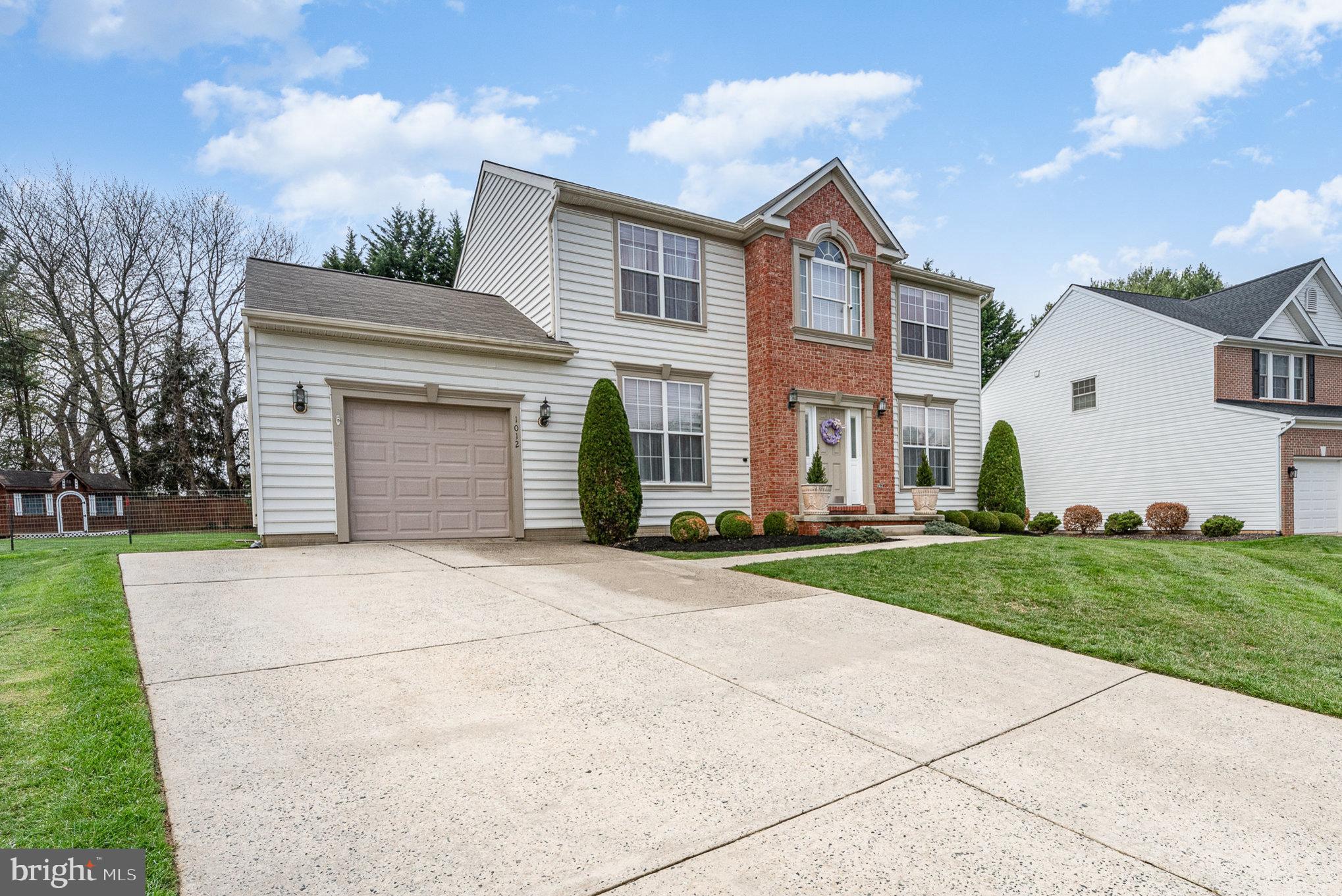 HENDERSON MANOR - Residential