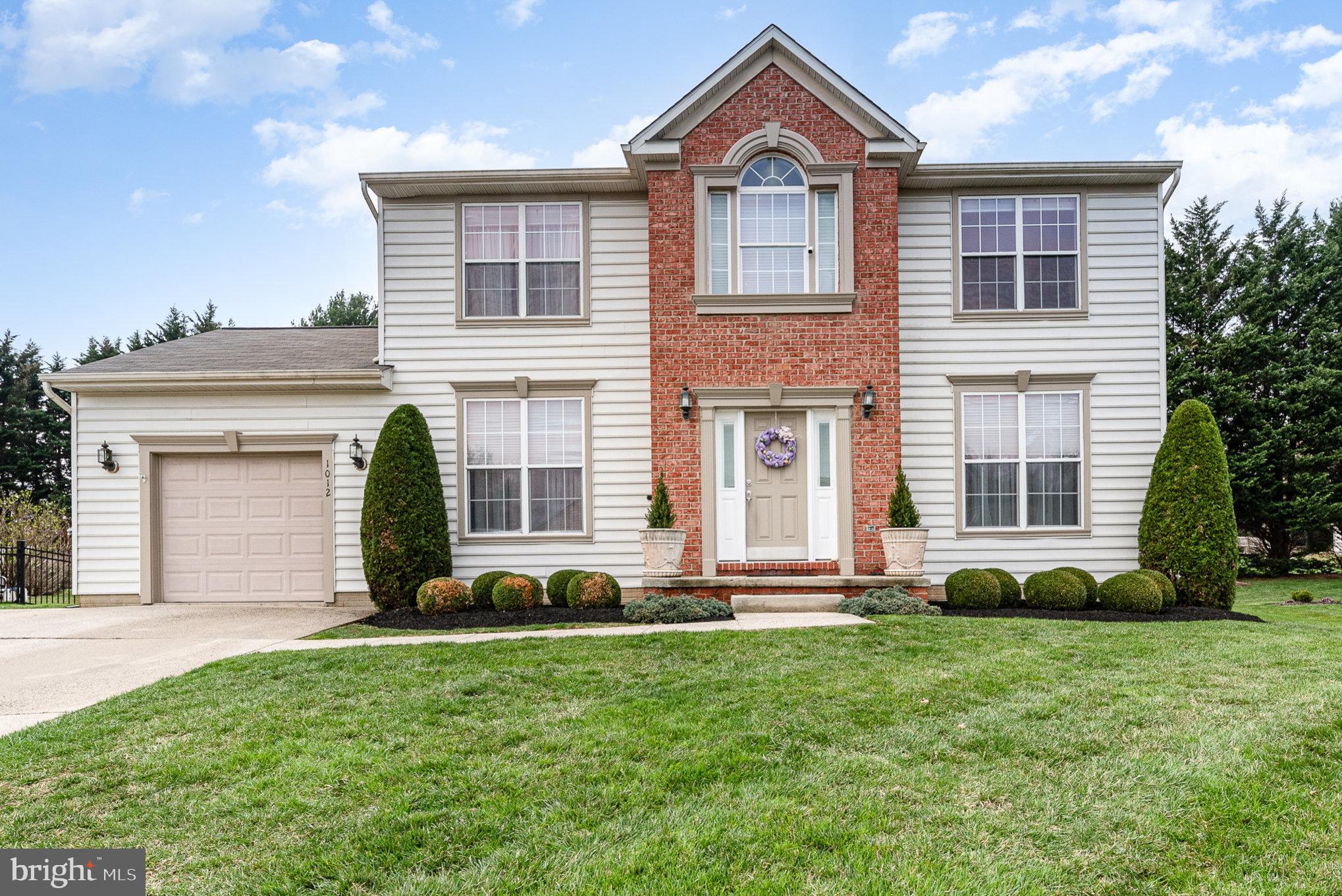 HENDERSON MANOR - Residential