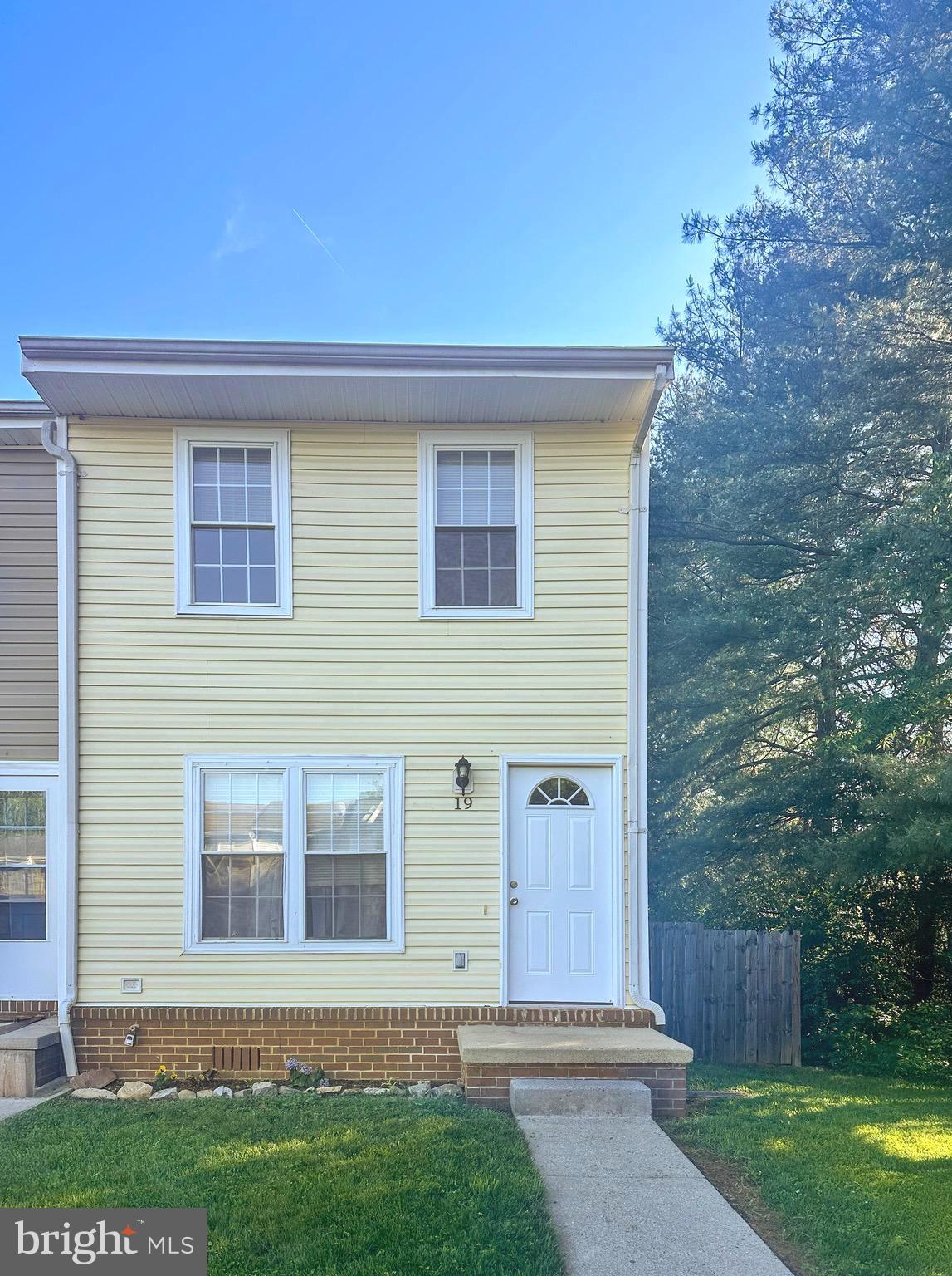 Welcome to 19 Swallow Ct, a charming end-unit townhome located in the Willow Brook neighborhood of Charles Town. Just minutes from shopping, Route 340, and Route 9 & only 30 minutes from Leesburg, this home offers both convenience and comfort. Featuring 2 bedrooms and 1.5 baths, this beautifully updated home includes vinyl plank flooring throughout, stainless steel appliances, marble counter tops, beautiful tiled backsplash in the kitchen, a large Trex deck, and a fully fenced yard—perfect for relaxing or entertaining. Freshly painted and move-in ready, it’s waiting for you to make it your own. Don’t miss out—schedule your showing today!