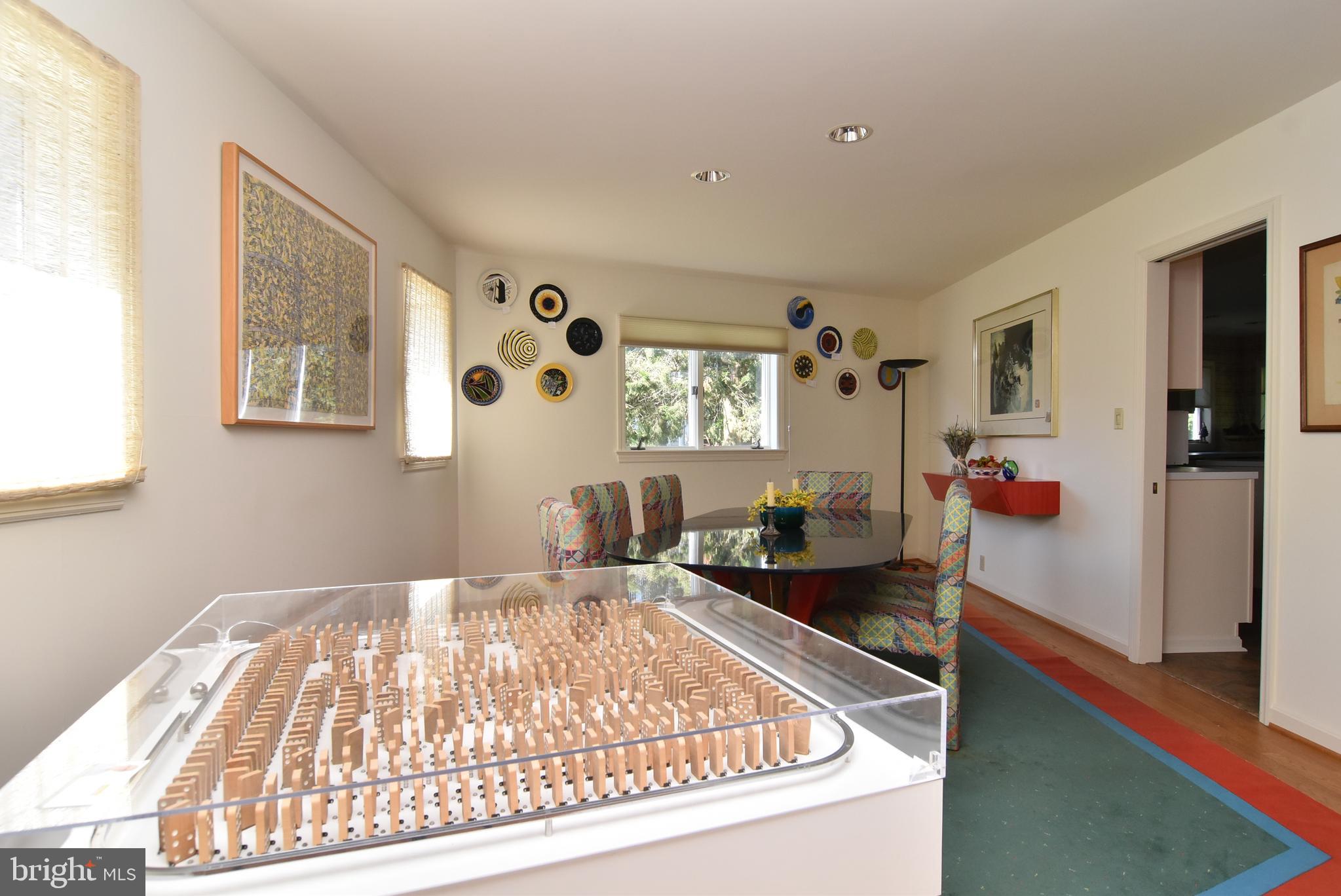 SILVER LAKE MANOR - Residential