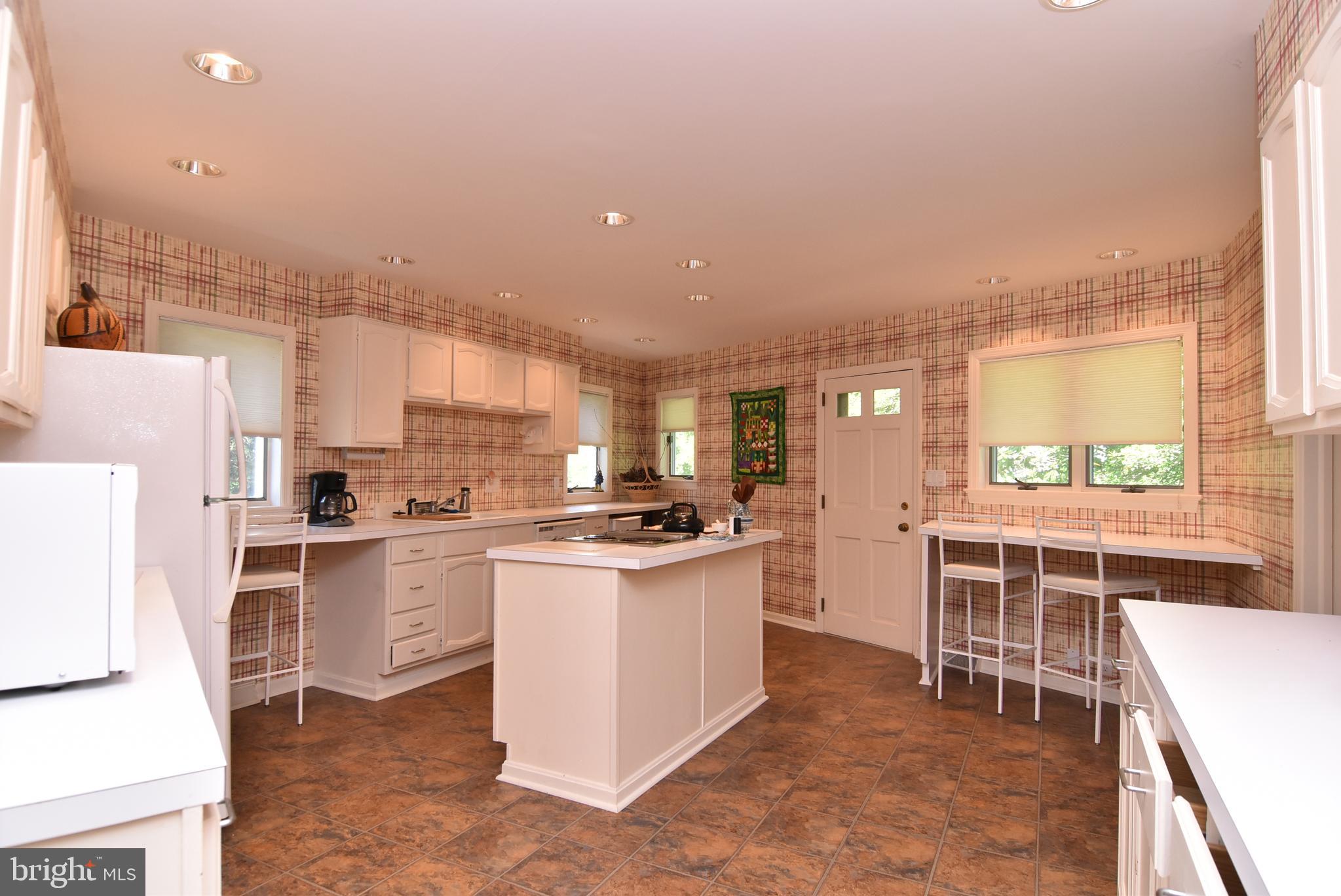 SILVER LAKE MANOR - Residential
