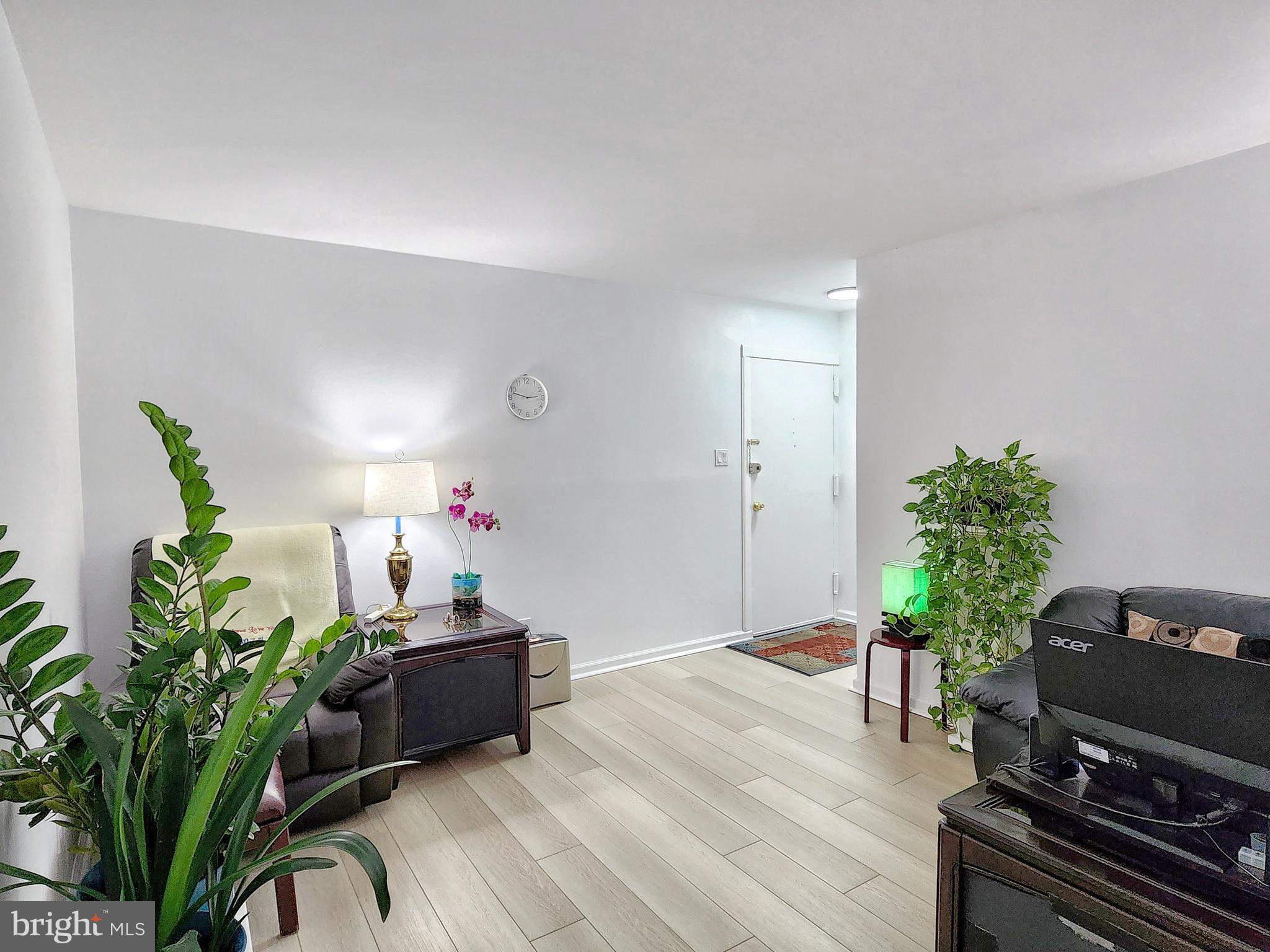 YORKTOWNE SQUARE - Residential