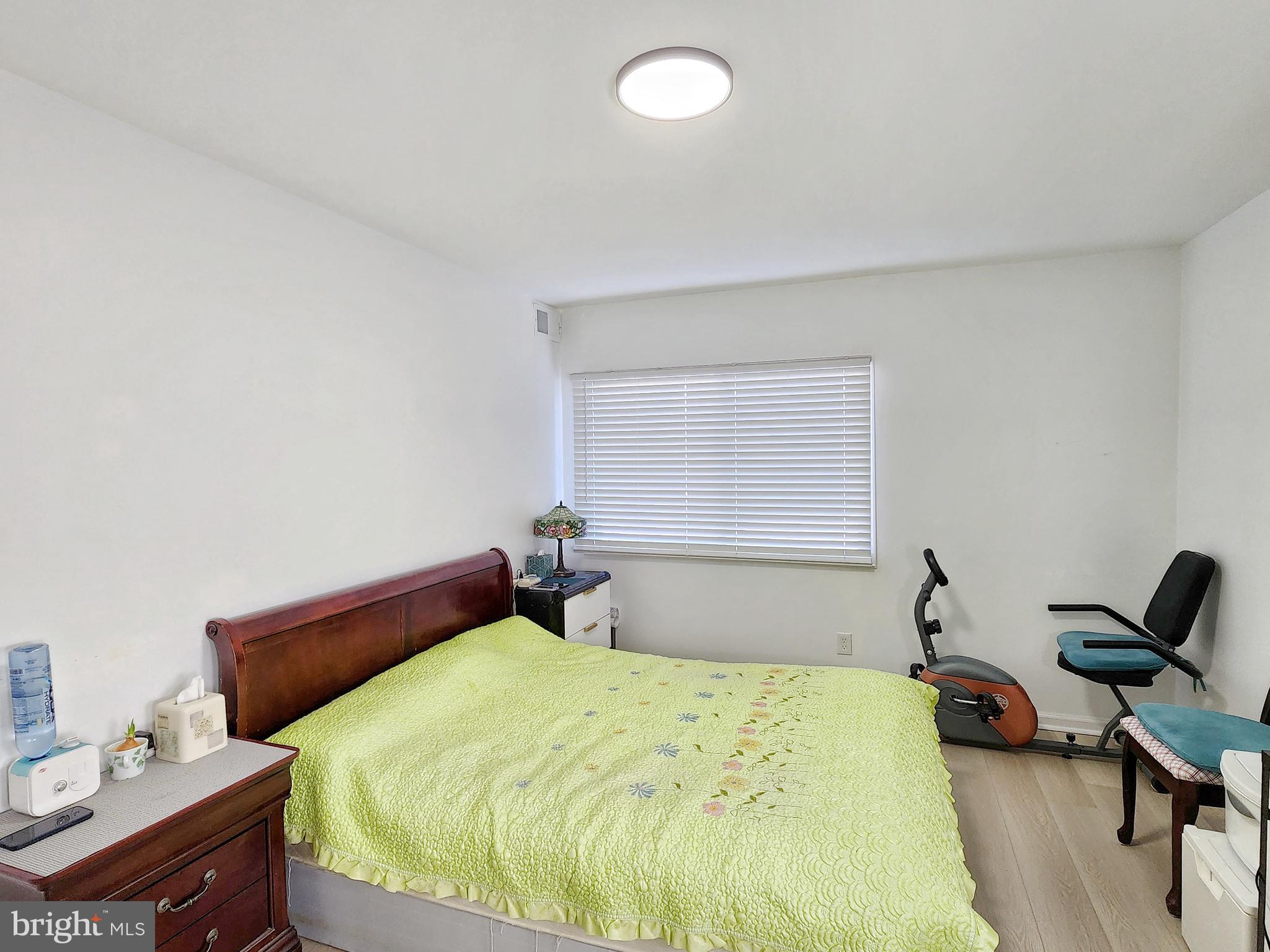 YORKTOWNE SQUARE - Residential