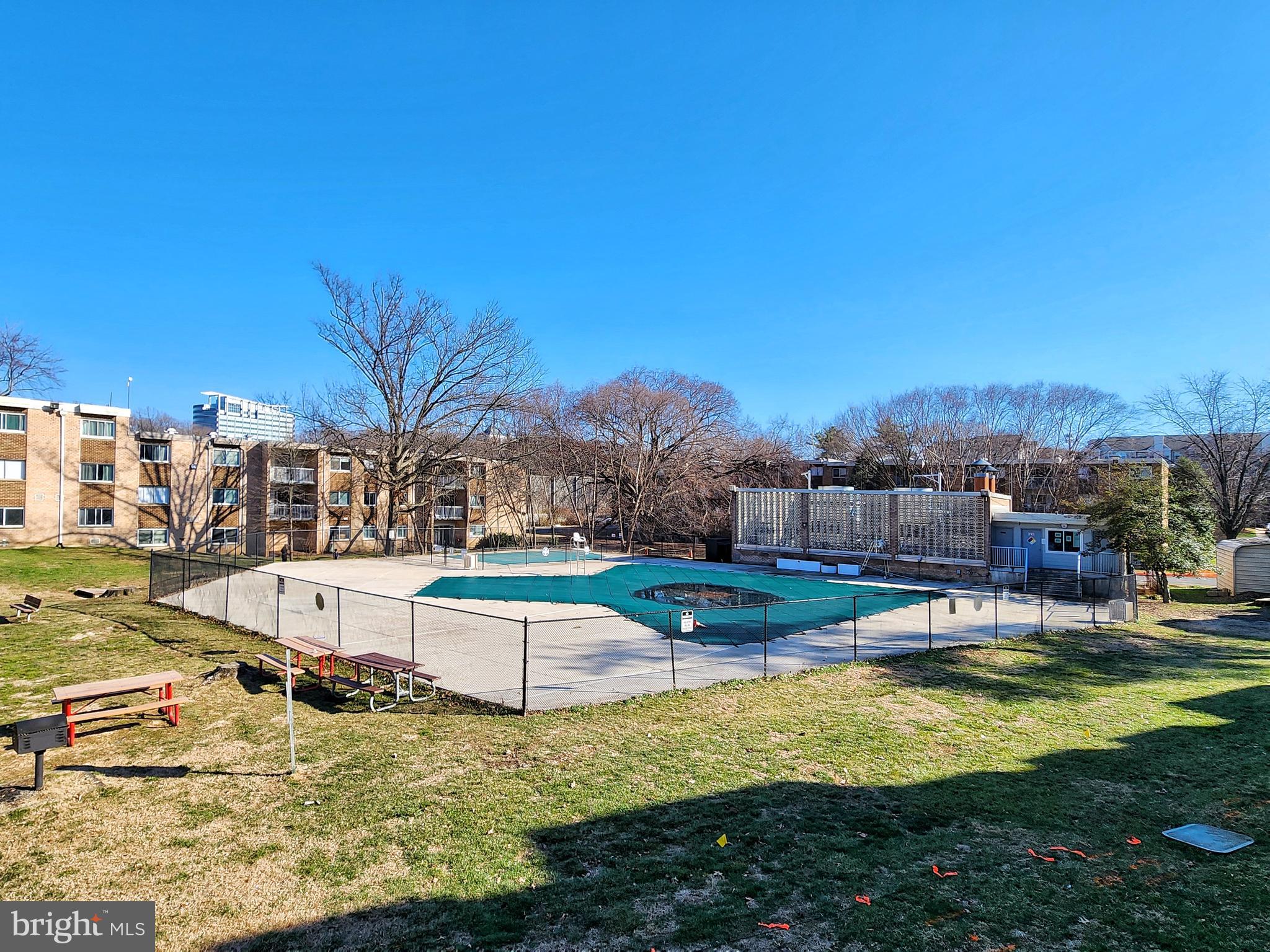 YORKTOWNE SQUARE - Residential