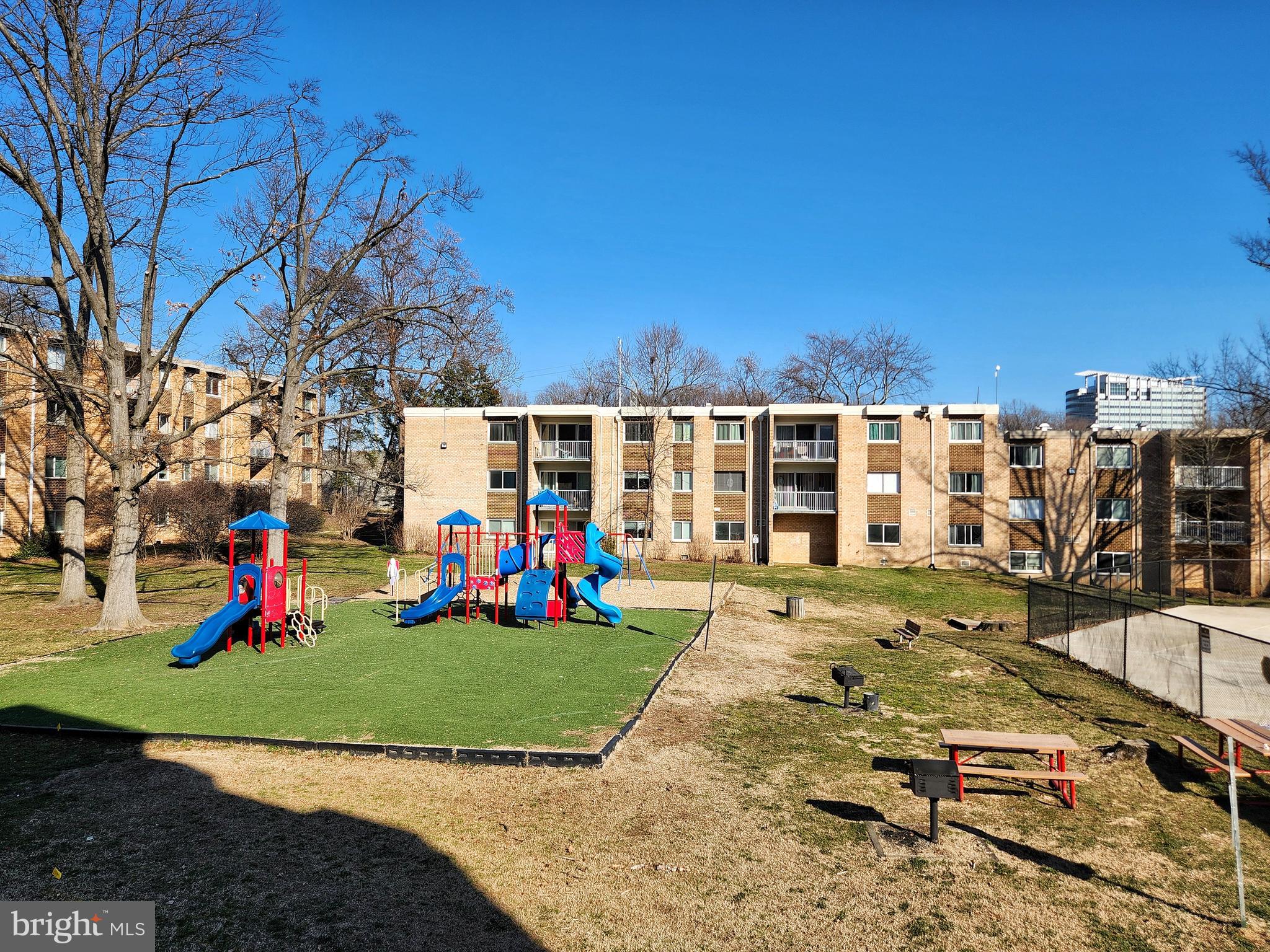 YORKTOWNE SQUARE - Residential