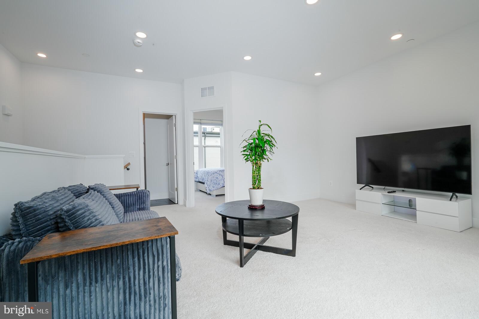 WESTBARD SQUARE - Residential