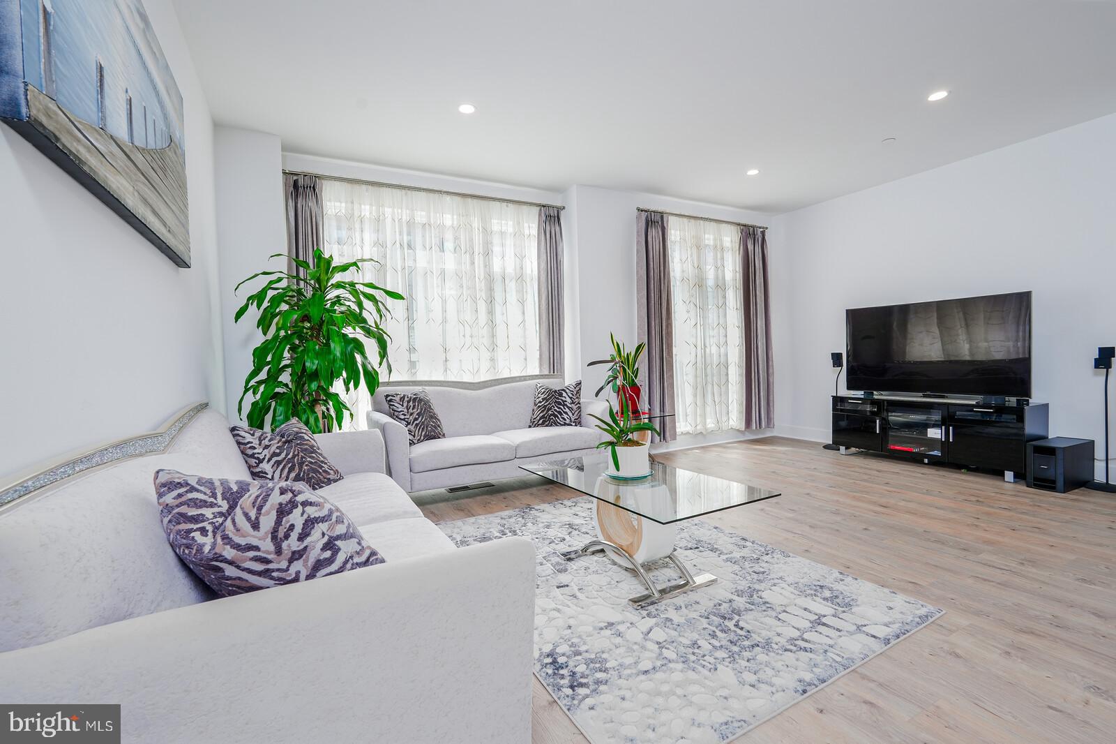 WESTBARD SQUARE - Residential