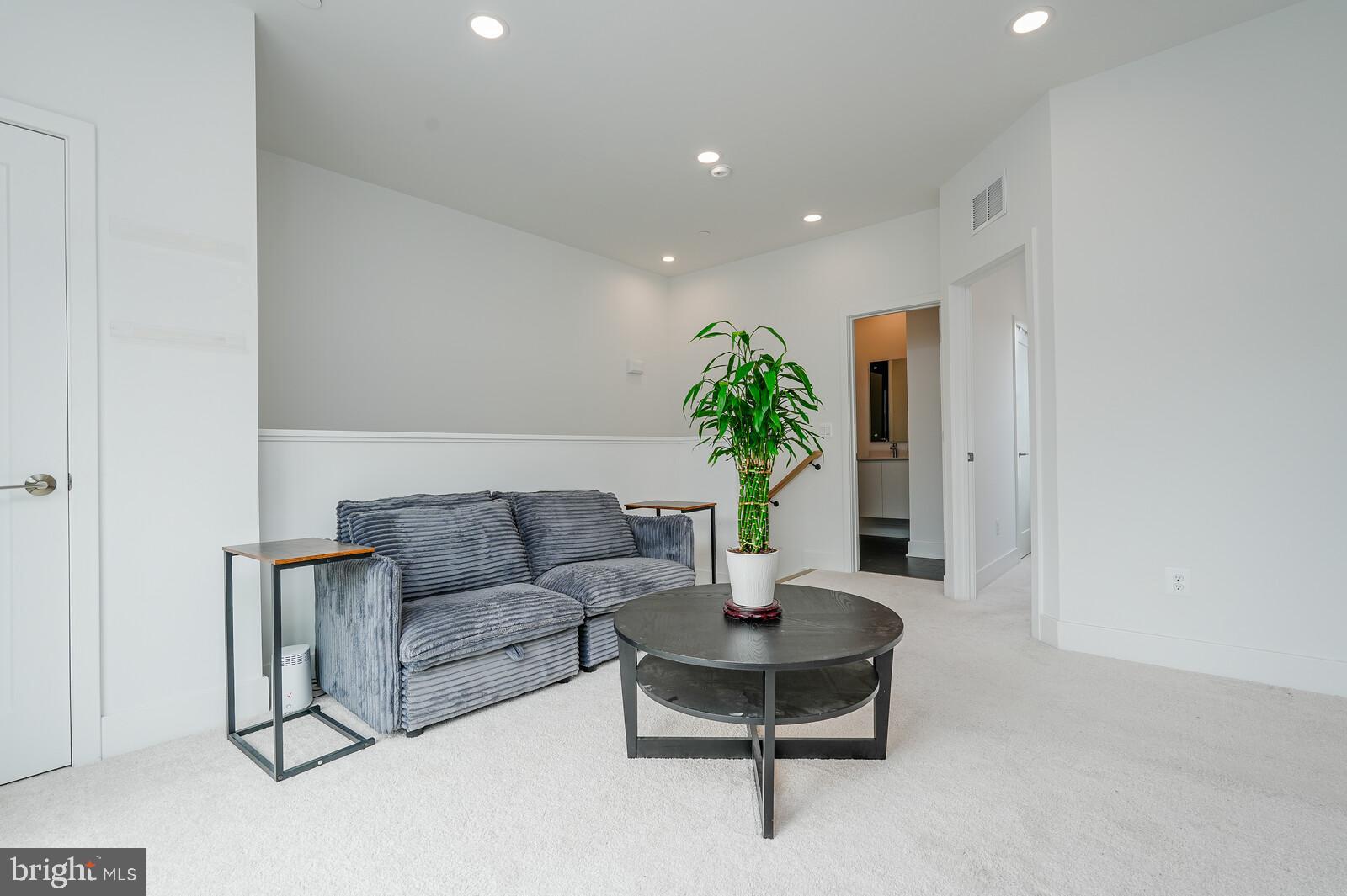 WESTBARD SQUARE - Residential