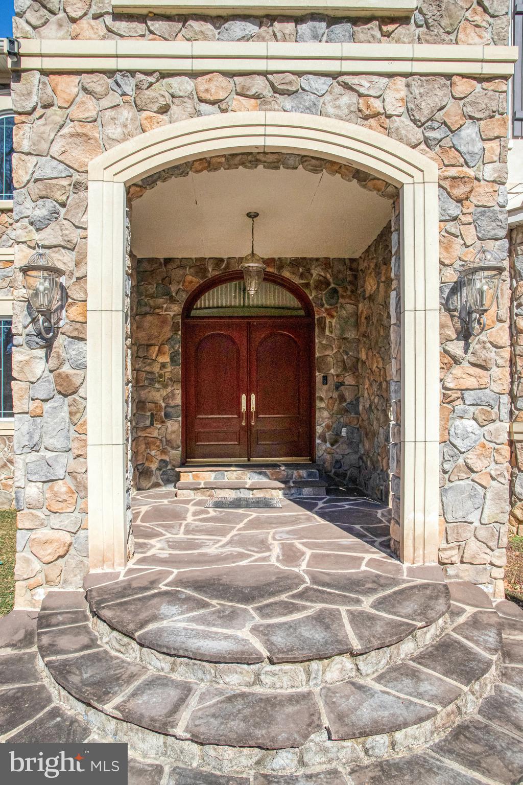 NEAR FALLS CHURCH - Residential
