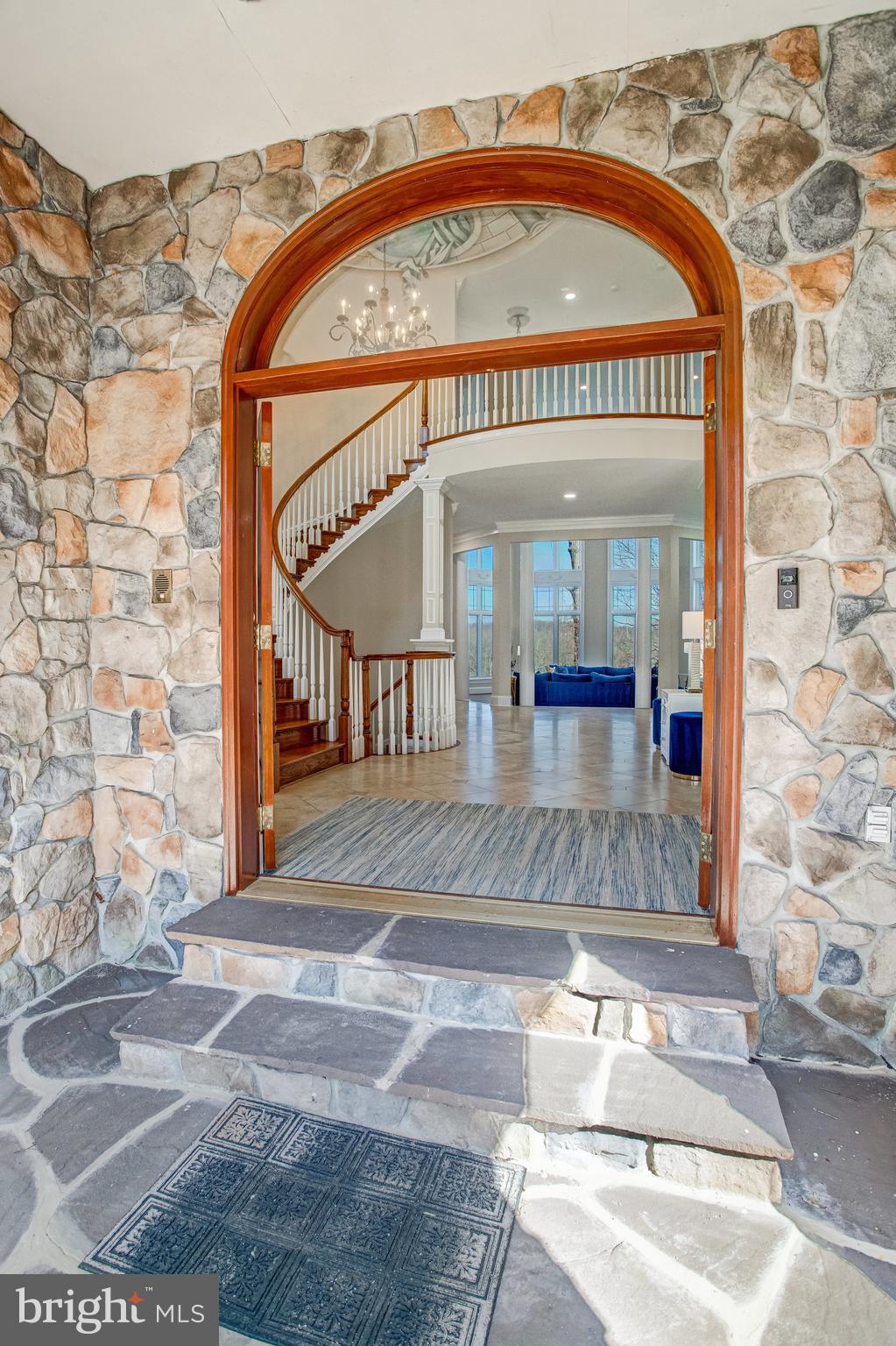 NEAR FALLS CHURCH - Residential