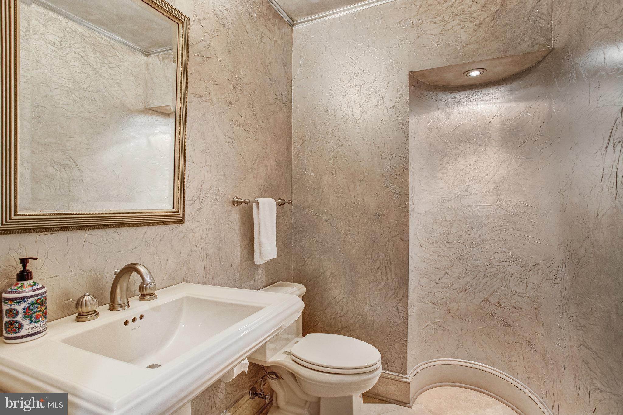 NEAR FALLS CHURCH - Residential