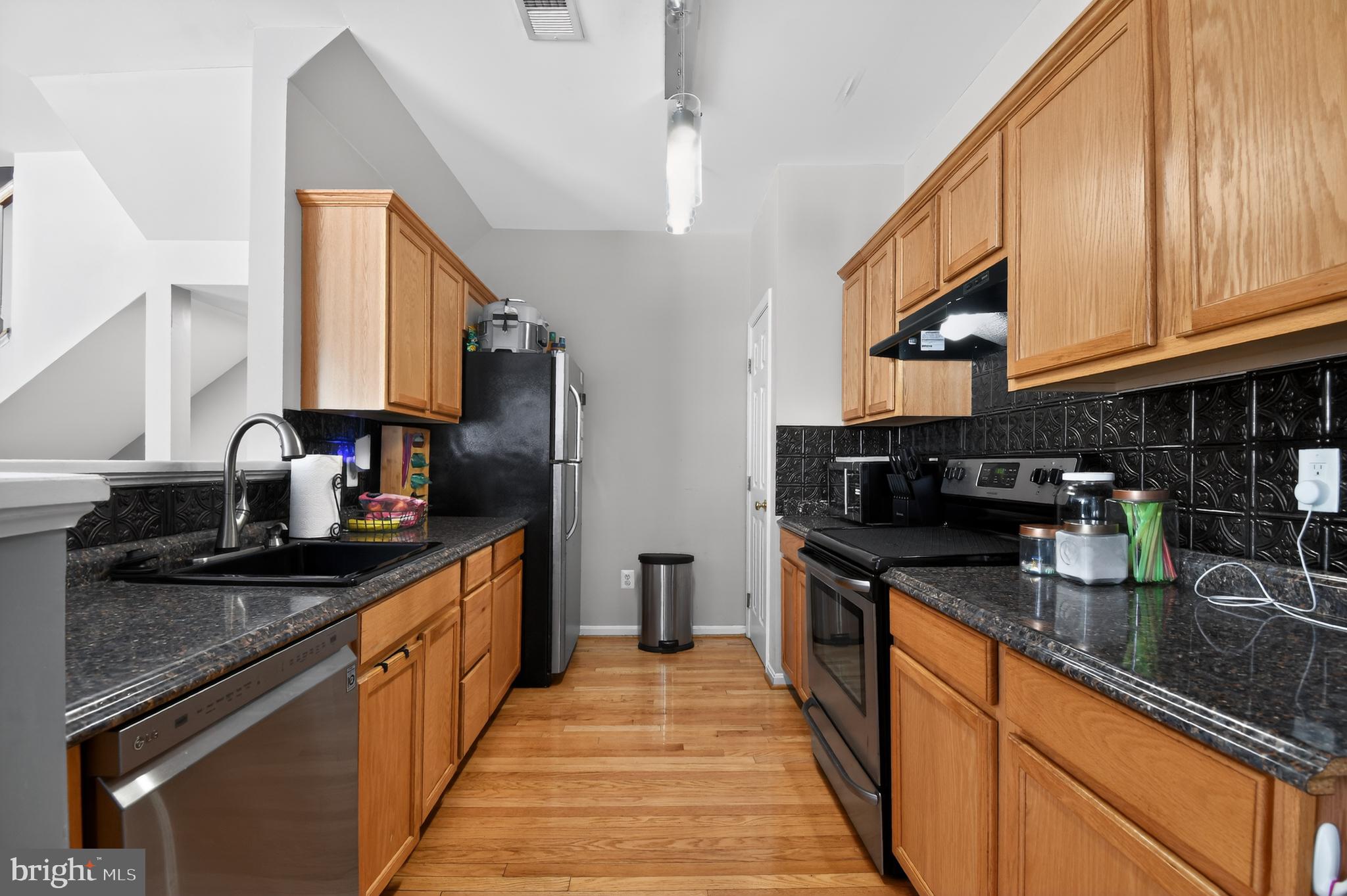 HAMPSHIRE HALL CONDO - Residential