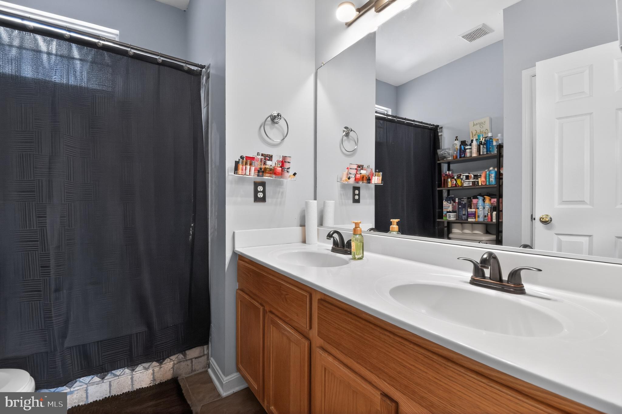 HAMPSHIRE HALL CONDO - Residential