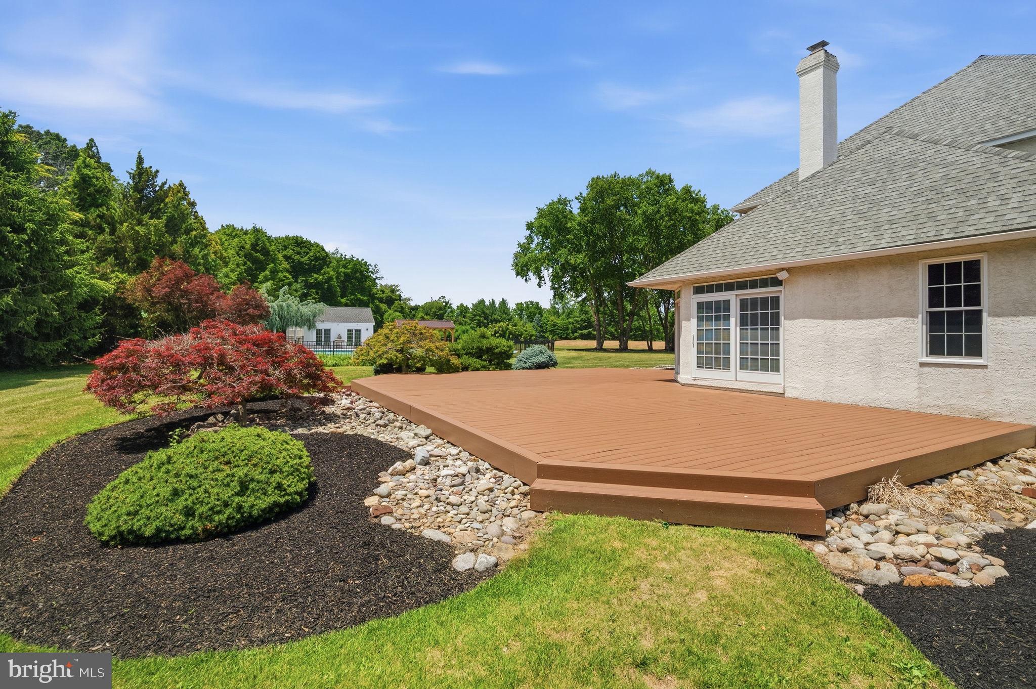 TWO POND ESTATES - Residential