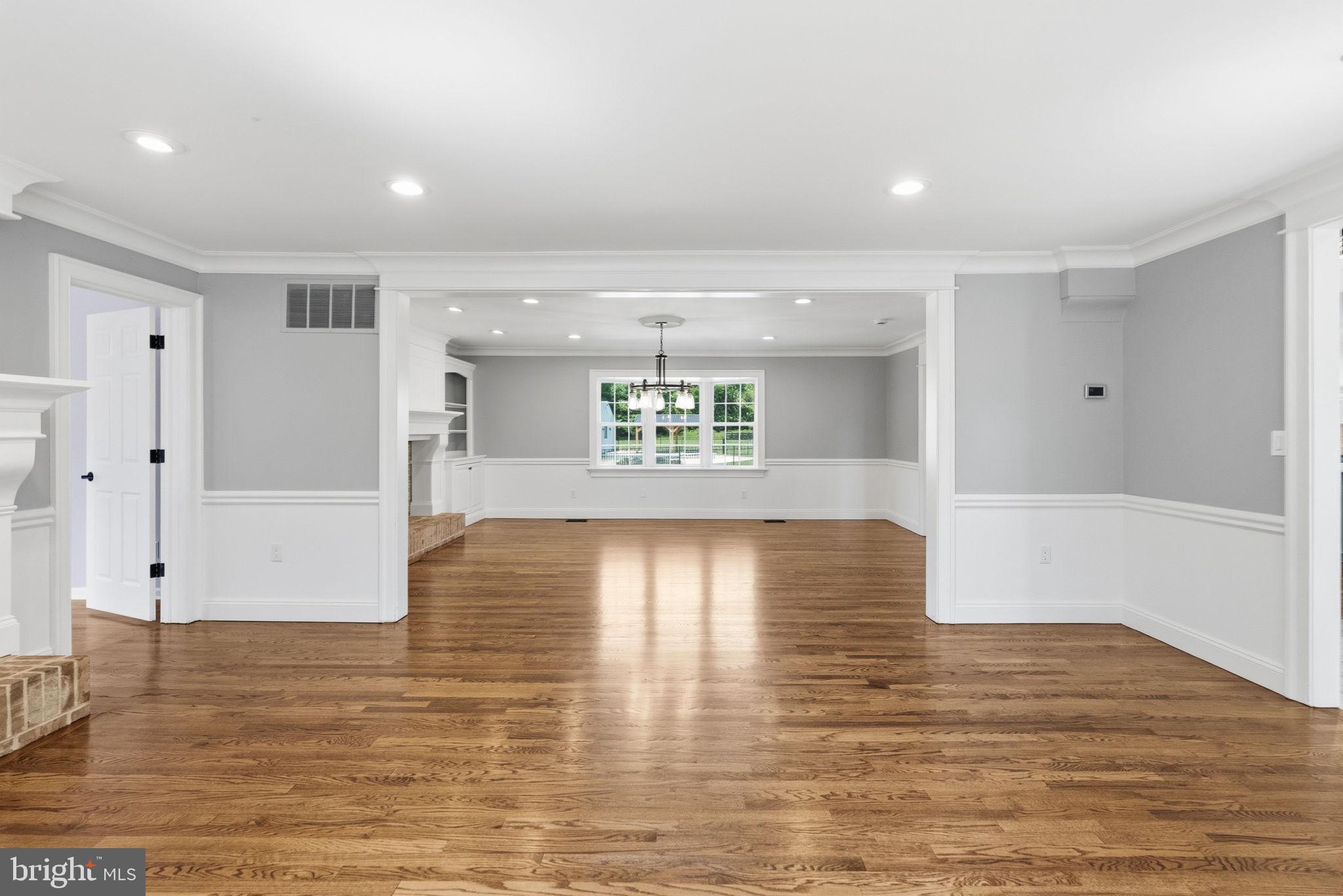 TWO POND ESTATES - Residential