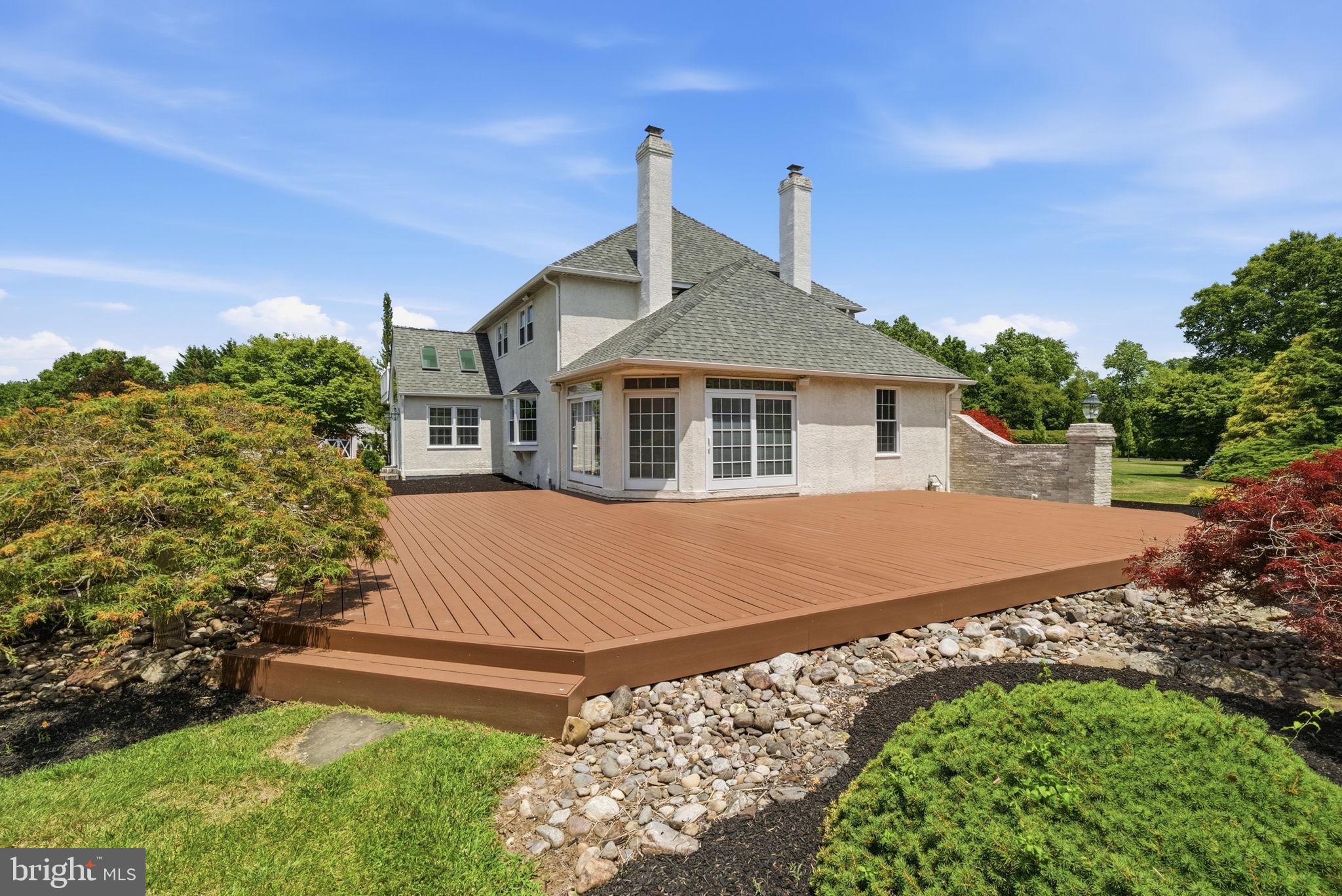 TWO POND ESTATES - Residential