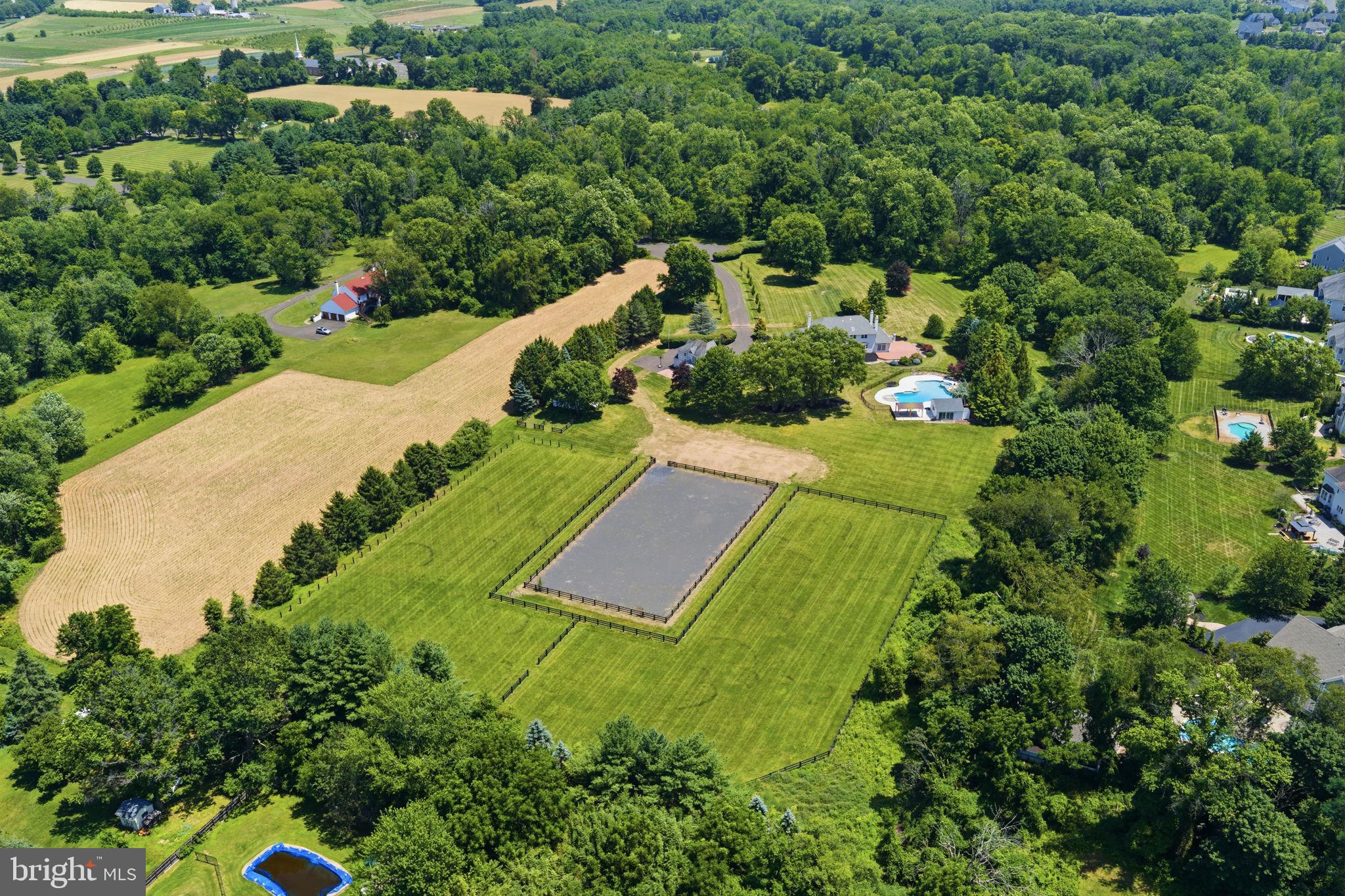 TWO POND ESTATES - Residential