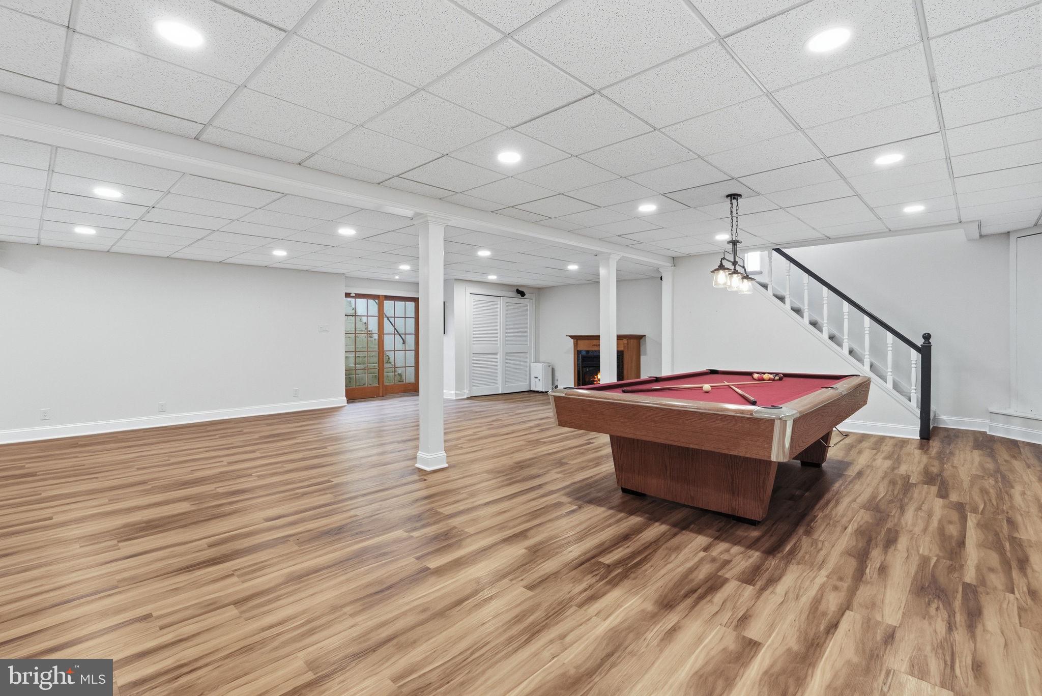 TWO POND ESTATES - Residential