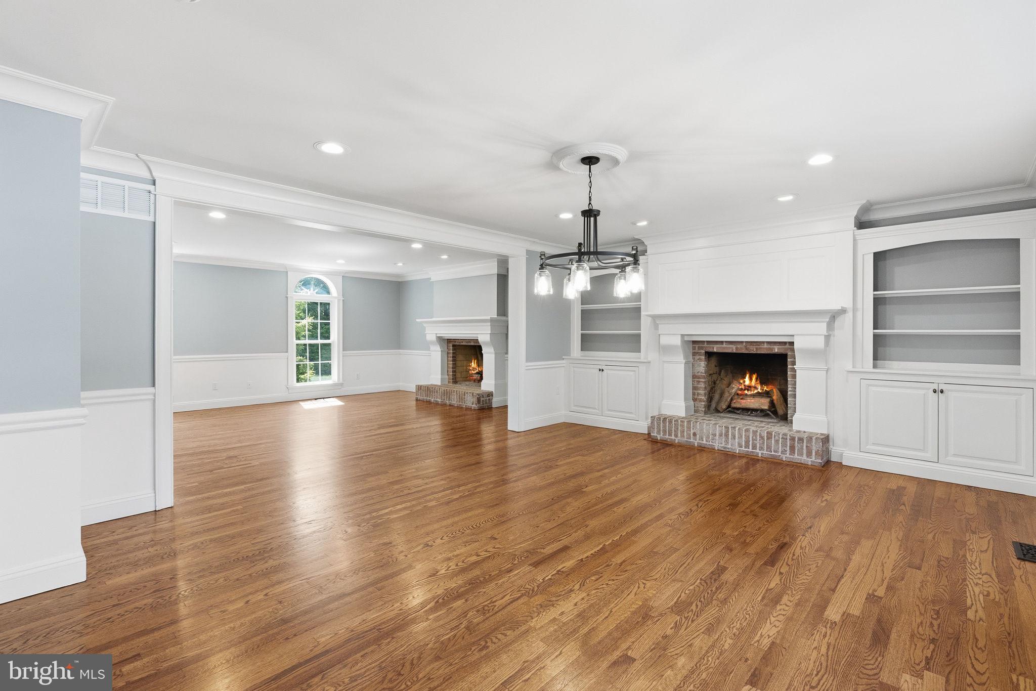 TWO POND ESTATES - Residential