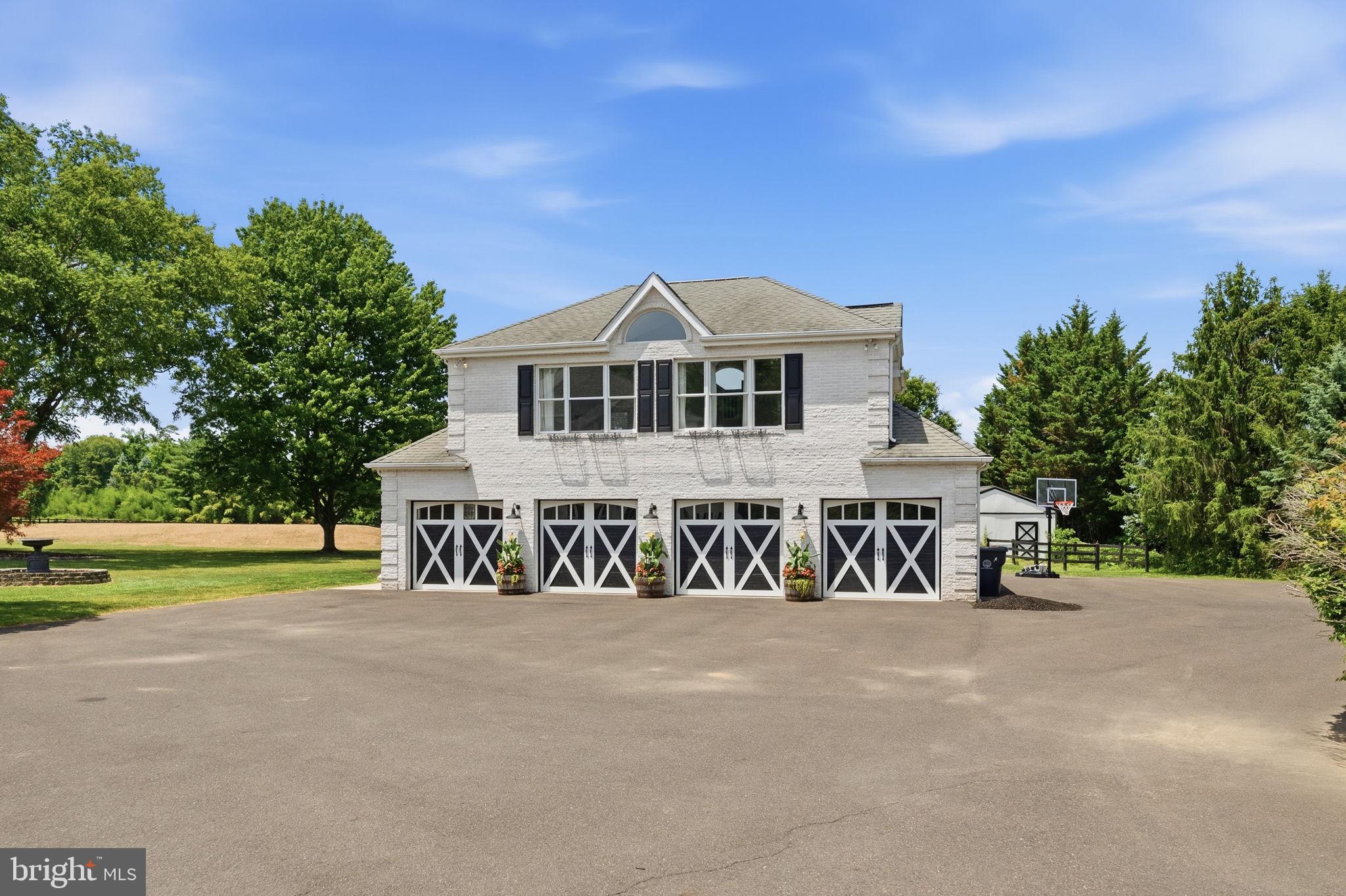 TWO POND ESTATES - Residential