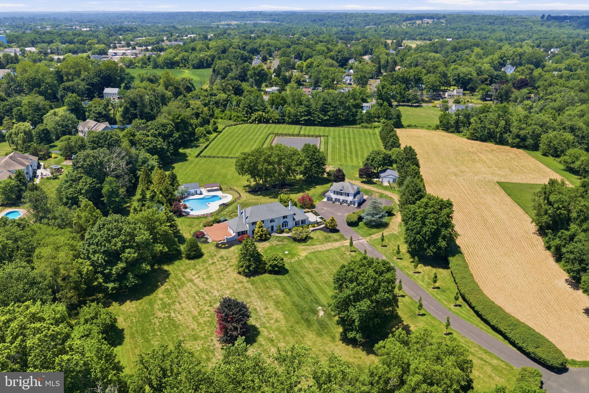 TWO POND ESTATES - Residential