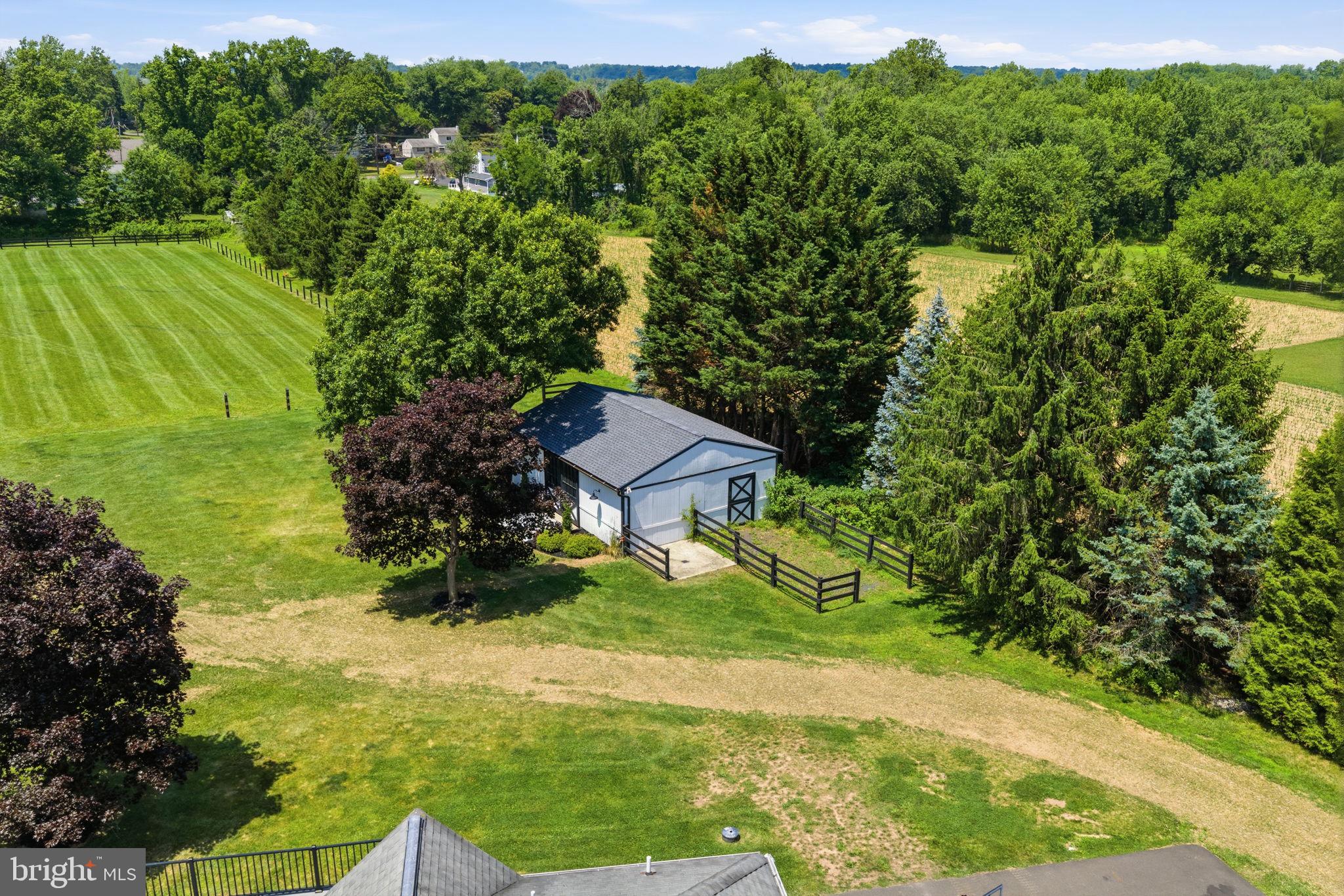 TWO POND ESTATES - Residential